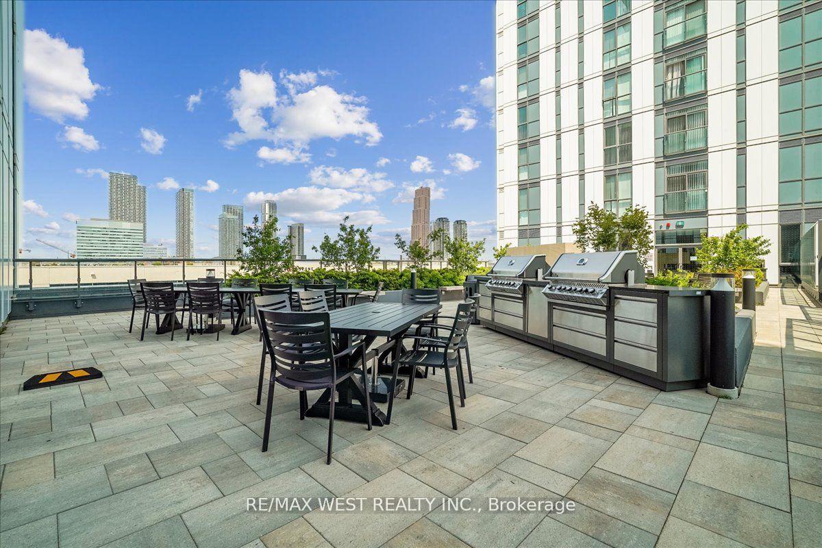 Photo 14 of Unit 1110, 10 Honeycrisp Crescent, Vaughan, Vaughan Corporate Centre — HOMEH