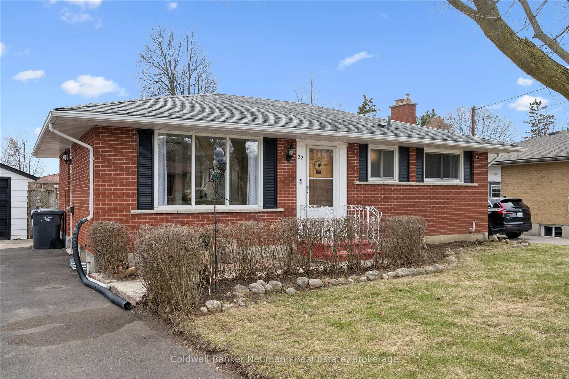 Photo 2 of 32 Sleeman Avenue, Guelph, Junction/Onward Willow — HOMEH