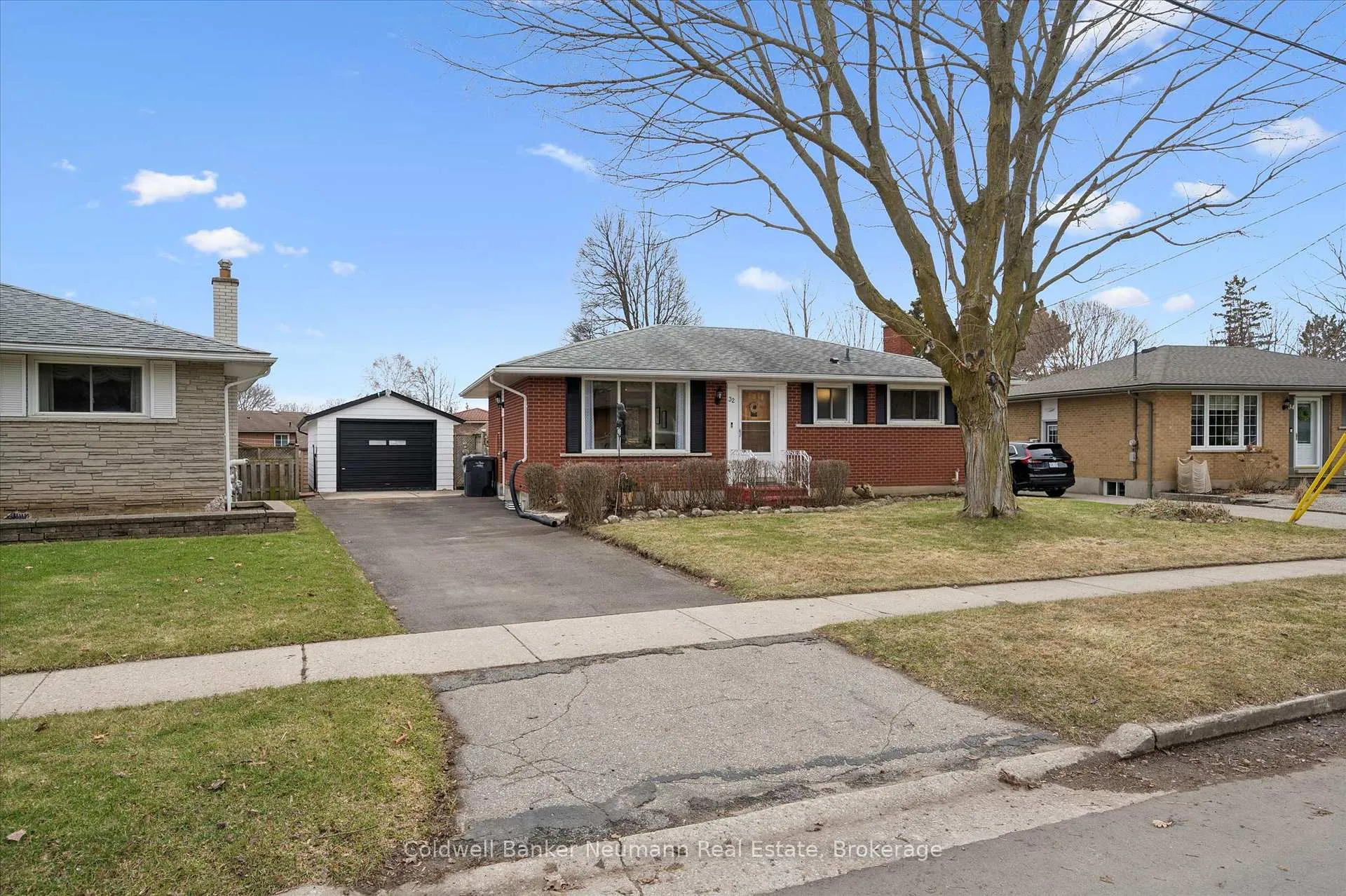 Photo 3 of 32 Sleeman Avenue, Guelph, Junction/Onward Willow — HOMEH