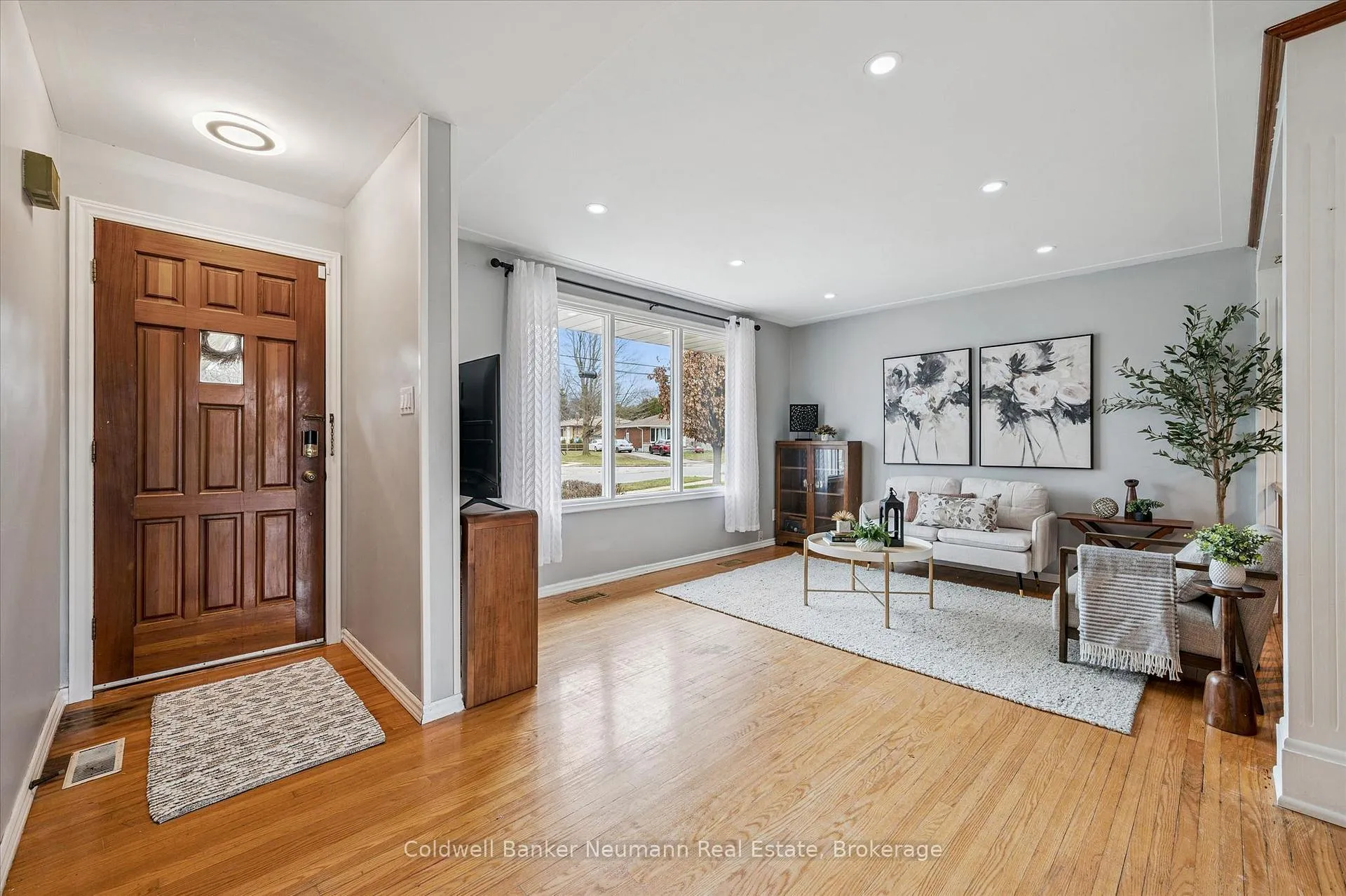 Photo 4 of 32 Sleeman Avenue, Guelph, Junction/Onward Willow — HOMEH