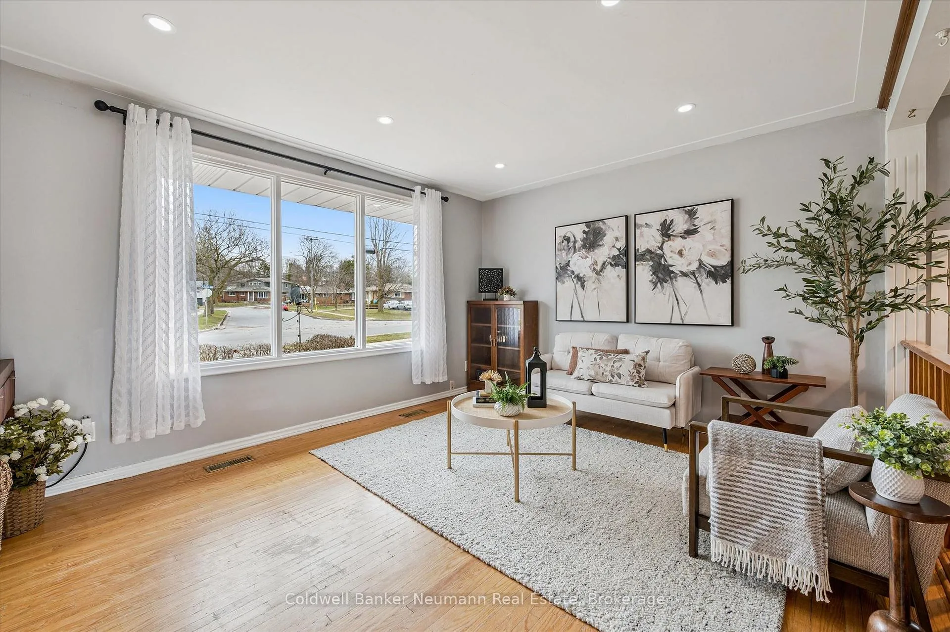 Photo 5 of 32 Sleeman Avenue, Guelph, Junction/Onward Willow — HOMEH