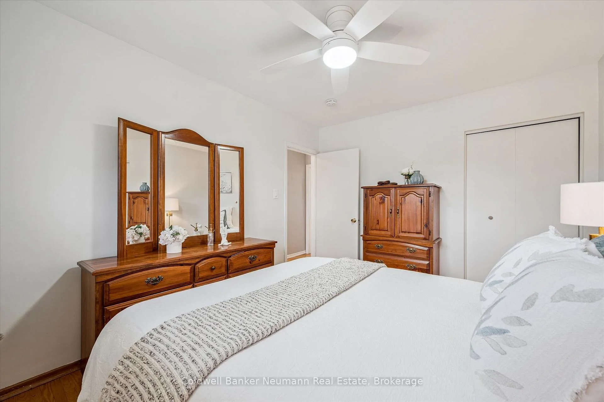 Photo 15 of 32 Sleeman Avenue, Guelph, Junction/Onward Willow — HOMEH