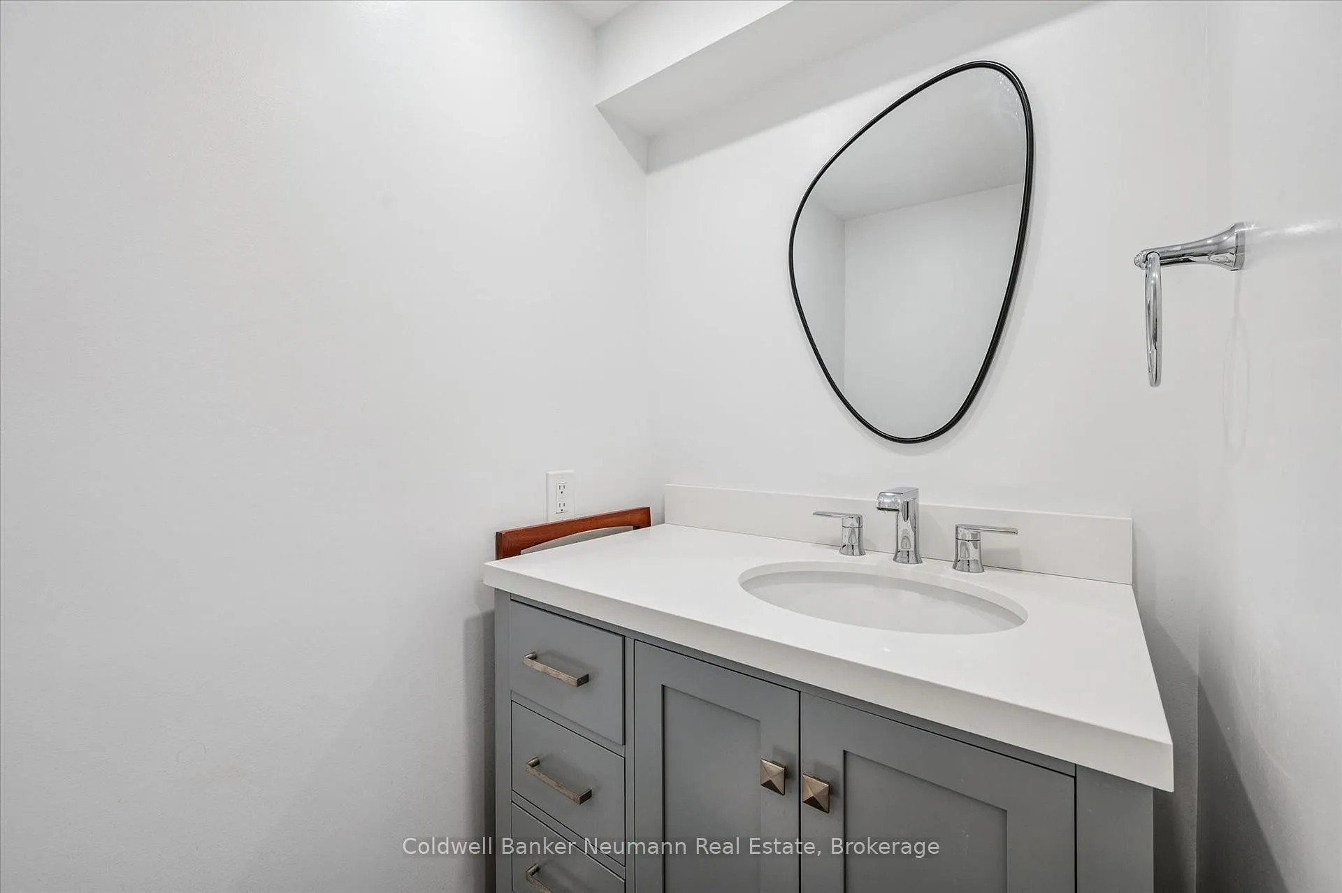 Photo 24 of 32 Sleeman Avenue, Guelph, Junction/Onward Willow — HOMEH