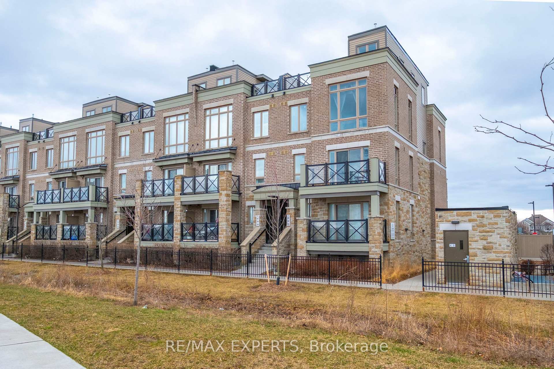 Photo 2 of Unit 204, 10 Dunsheath Way, Markham, Cornell — HOMEH