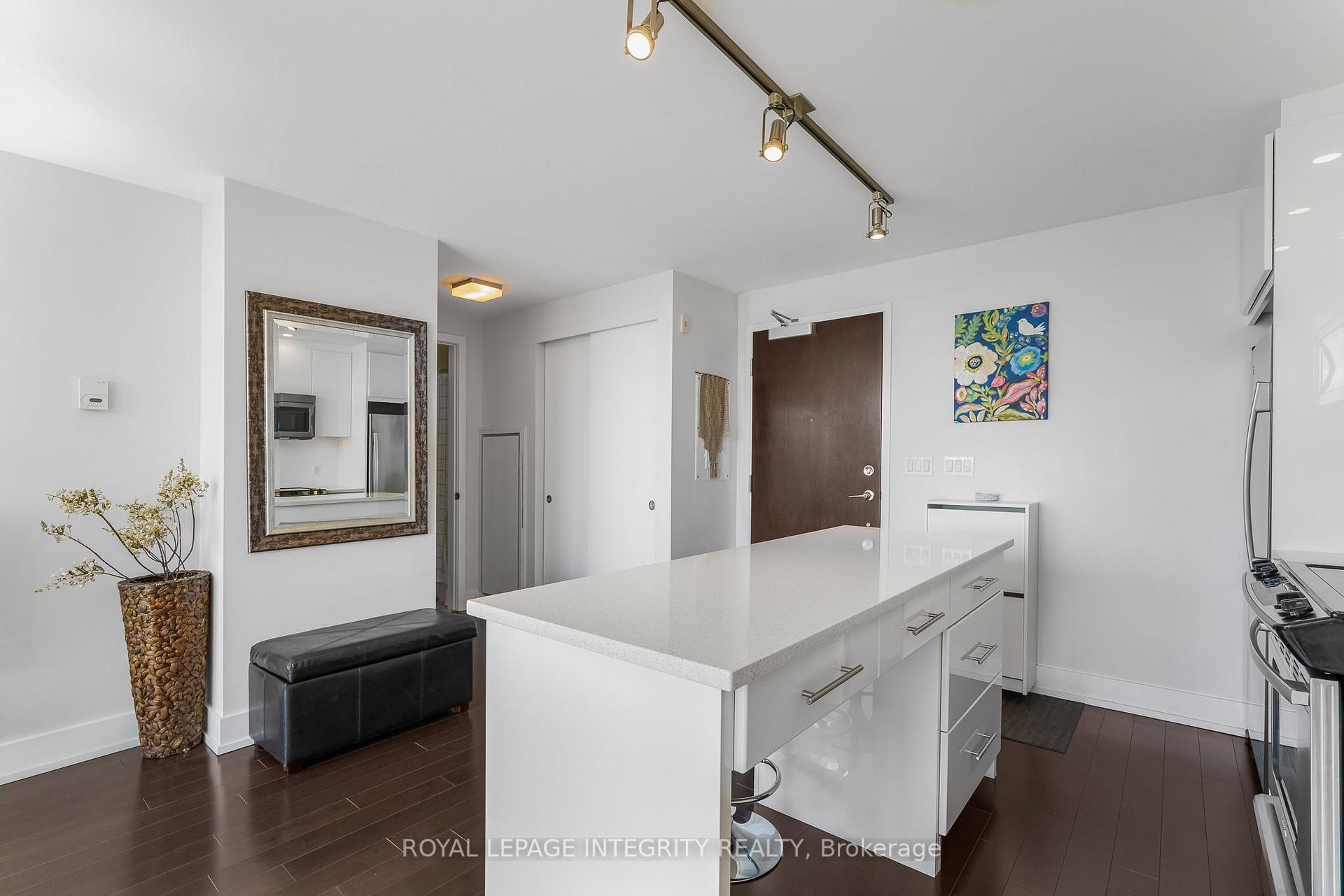 Photo 8 of Unit 811, 360 Patricia Avenue, Ottawa, Westboro South — HOMEH