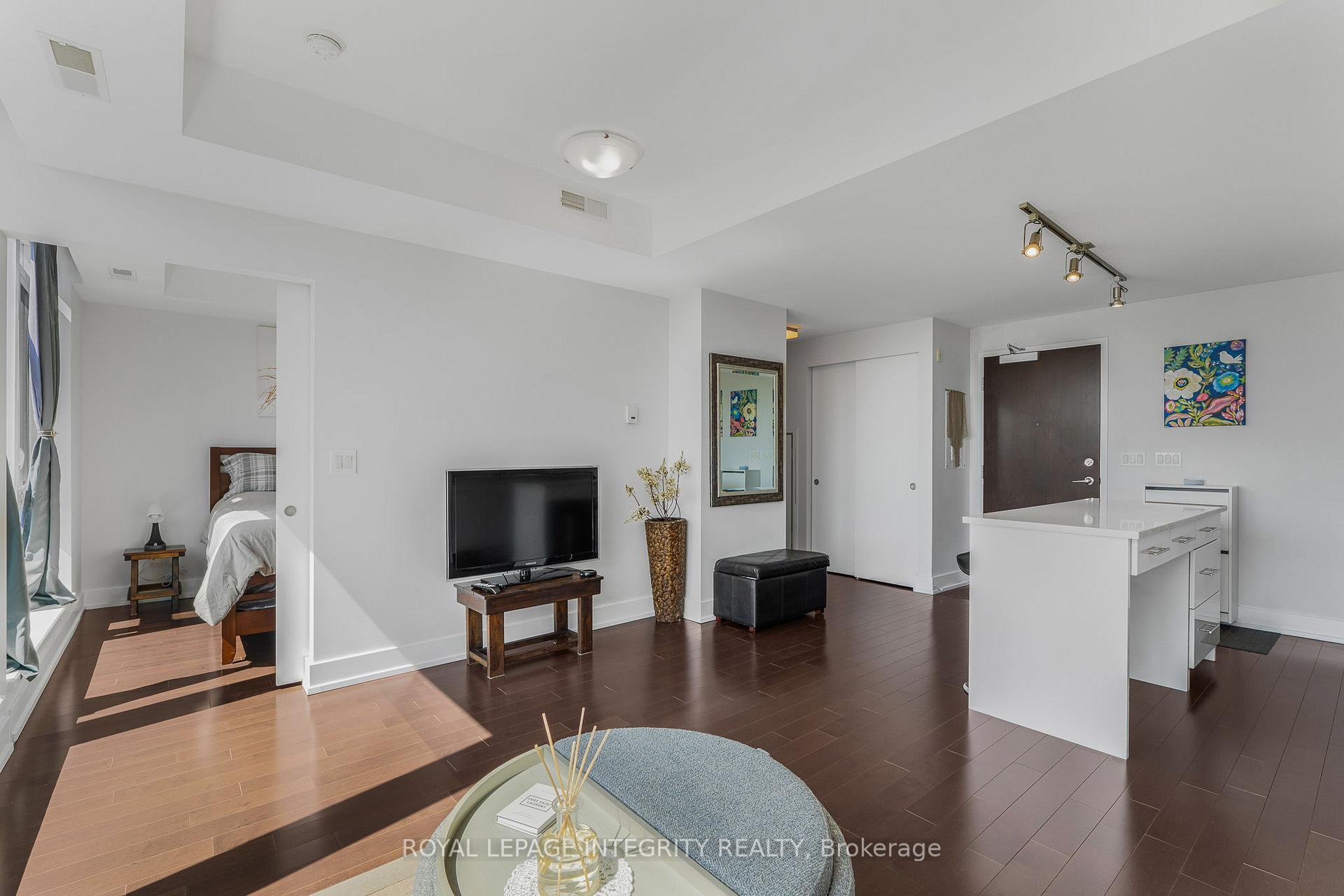 Photo 17 of Unit 811, 360 Patricia Avenue, Ottawa, Westboro South — HOMEH