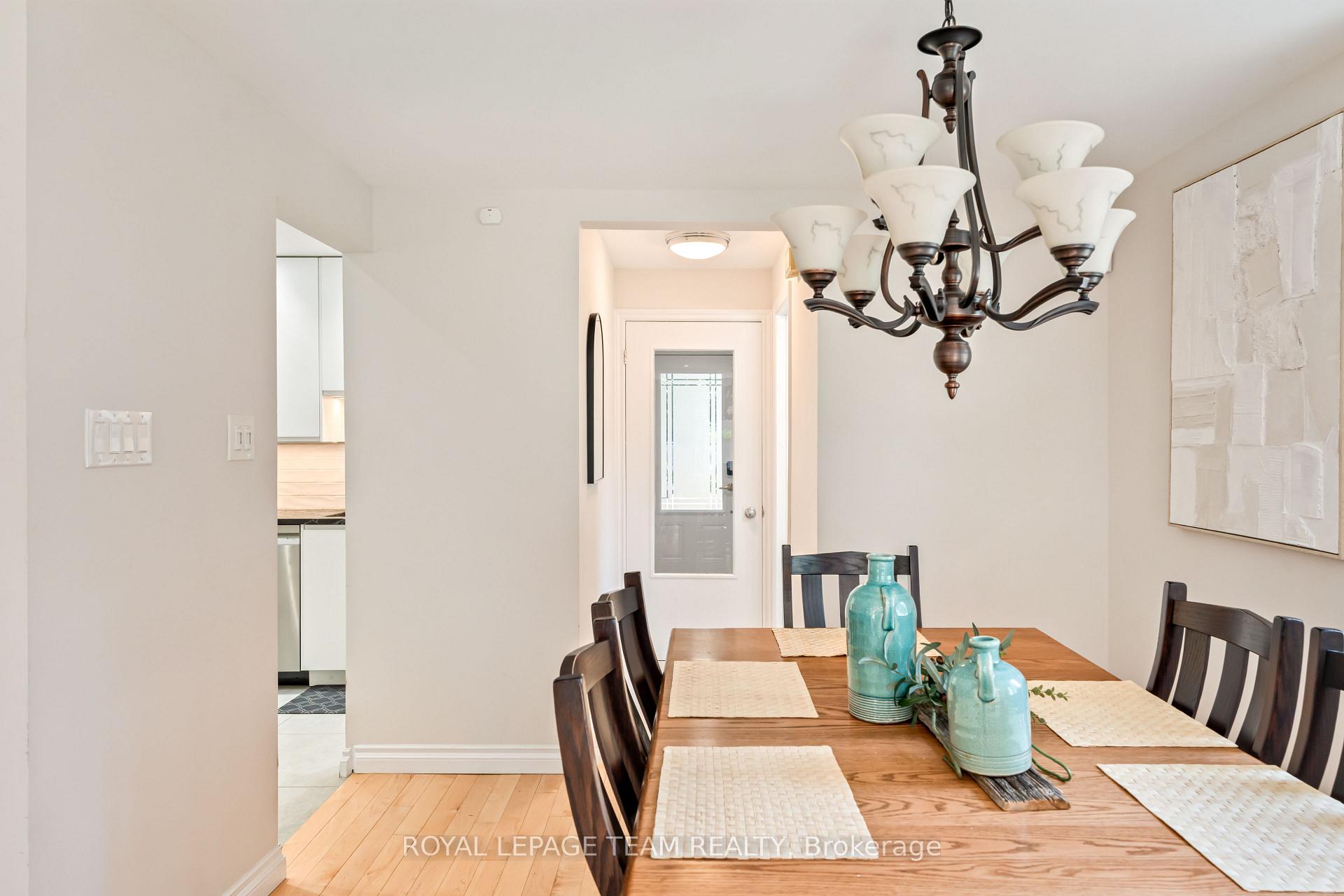 Photo 11 of Unit A, 177 Valley Stream Drive, Ottawa, Leslie Park — HOMEH