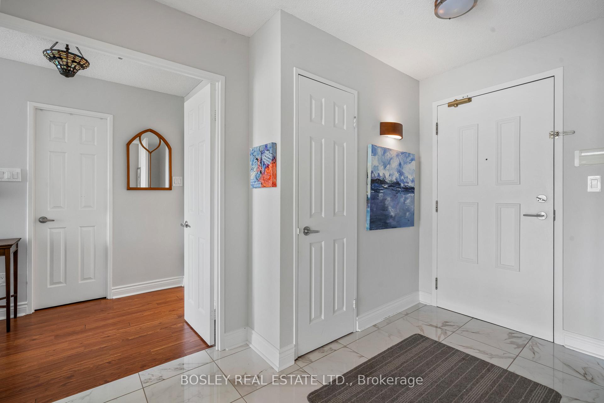 Photo 3 of Unit 410, 14924 Yonge Street S, Aurora, Aurora Highlands — HOMEH