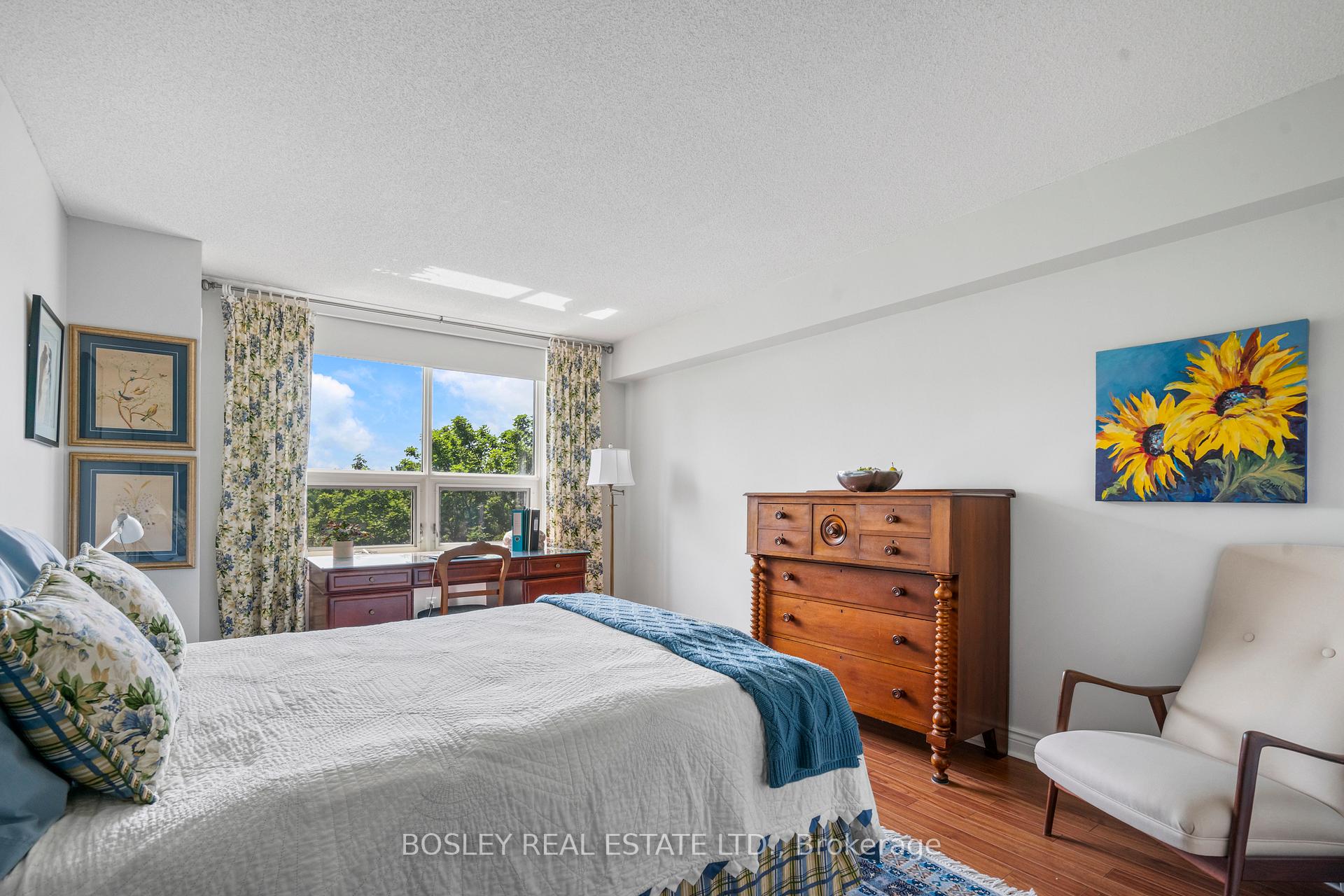 Photo 10 of Unit 410, 14924 Yonge Street S, Aurora, Aurora Highlands — HOMEH