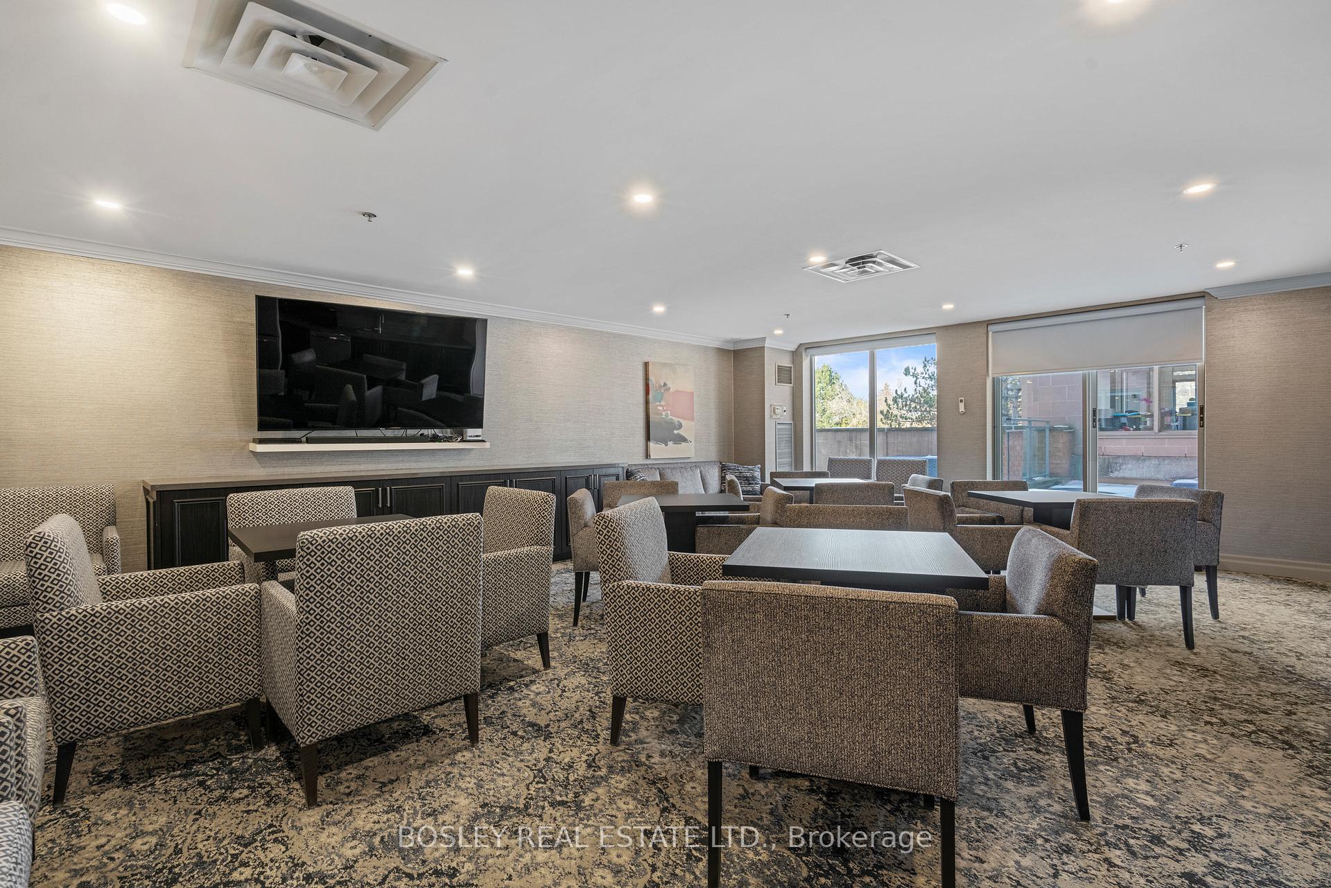 Photo 18 of Unit 410, 14924 Yonge Street S, Aurora, Aurora Highlands — HOMEH