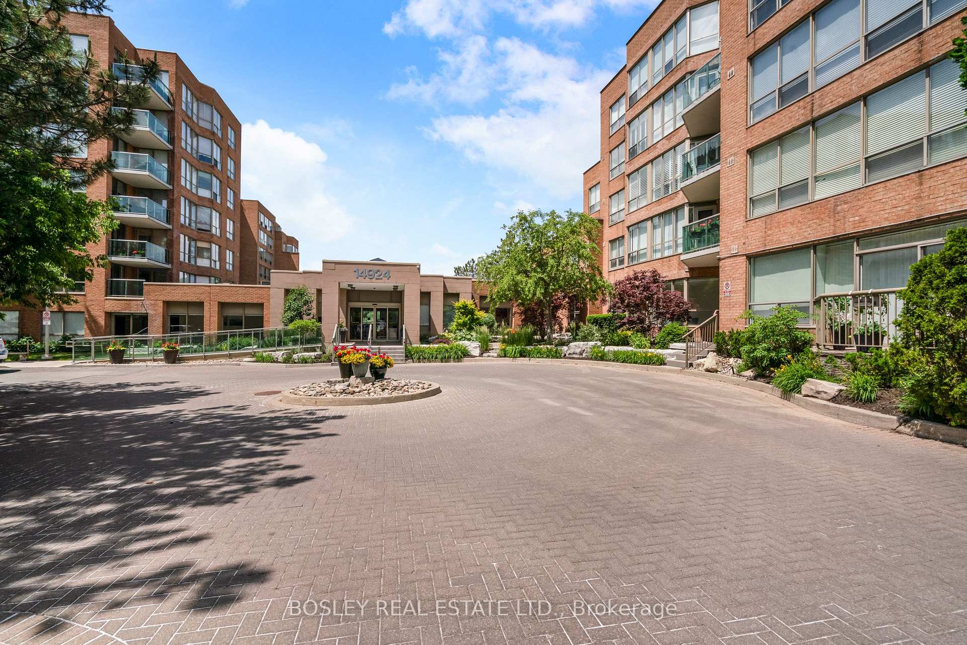 Photo 22 of Unit 410, 14924 Yonge Street S, Aurora, Aurora Highlands — HOMEH