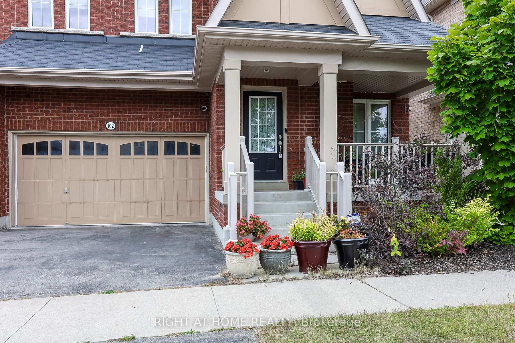 Photo 4 of 102 Gillett Drive, Ajax, Northeast Ajax — HOMEH