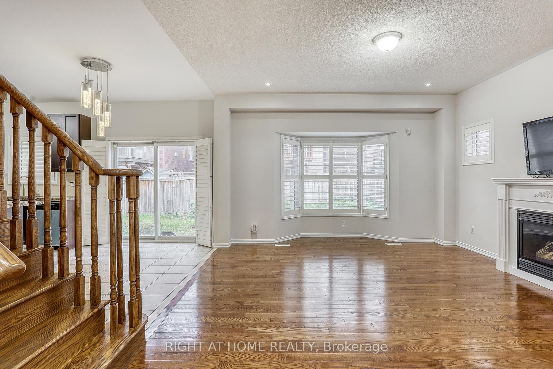 Photo 7 of 102 Gillett Drive, Ajax, Northeast Ajax — HOMEH