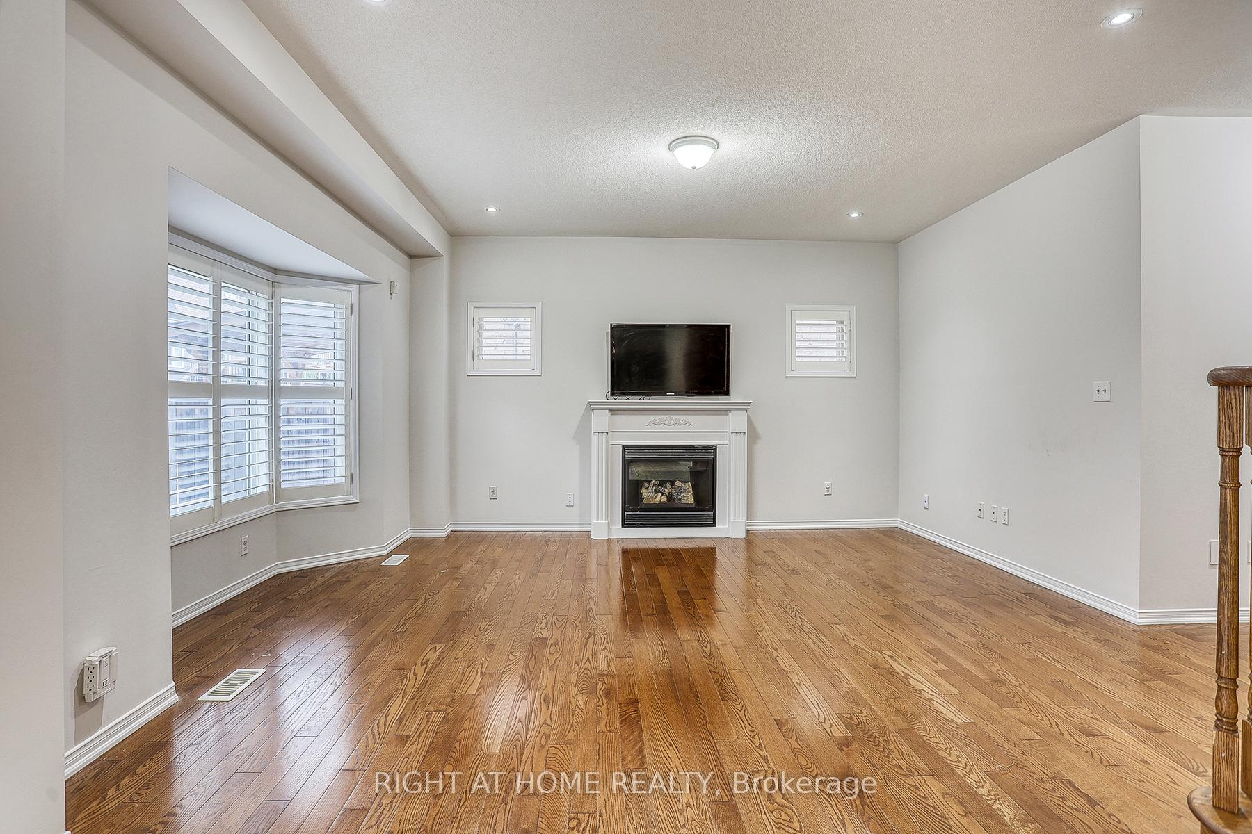 Photo 8 of 102 Gillett Drive, Ajax, Northeast Ajax — HOMEH