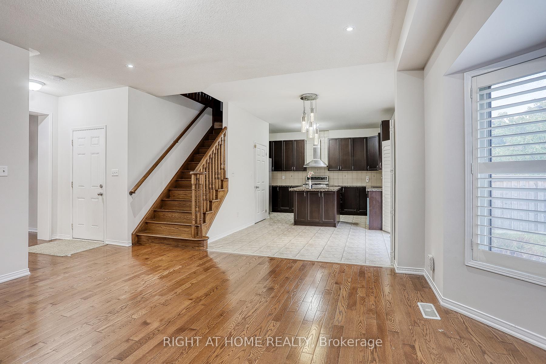 Photo 10 of 102 Gillett Drive, Ajax, Northeast Ajax — HOMEH