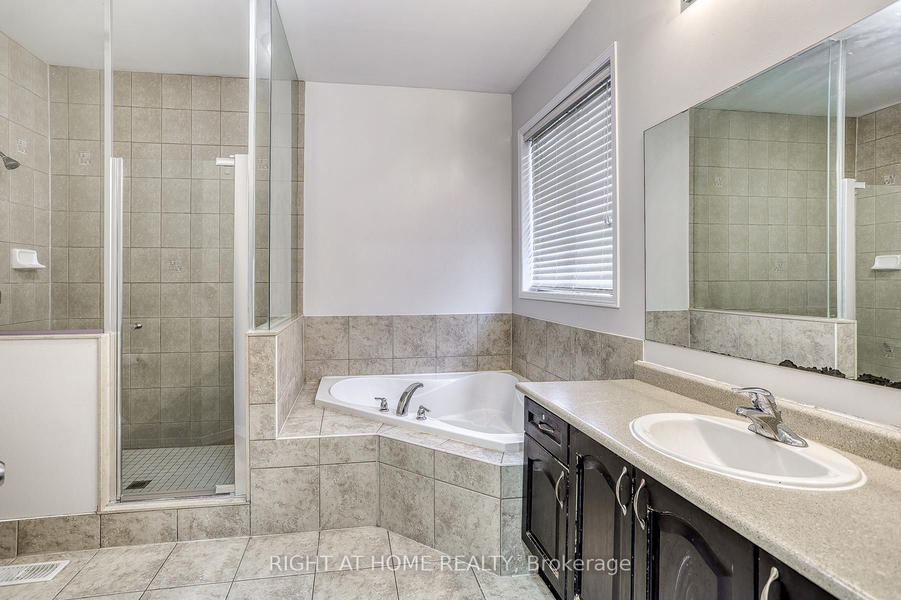 Photo 25 of 102 Gillett Drive, Ajax, Northeast Ajax — HOMEH