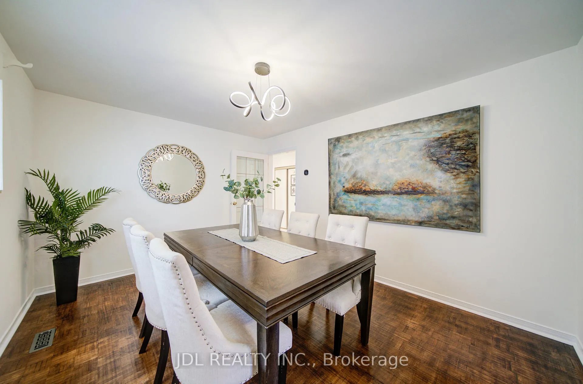 Photo 9 of 50 Summitcrest Drive, Richmond Hill, Devonsleigh — HOMEH
