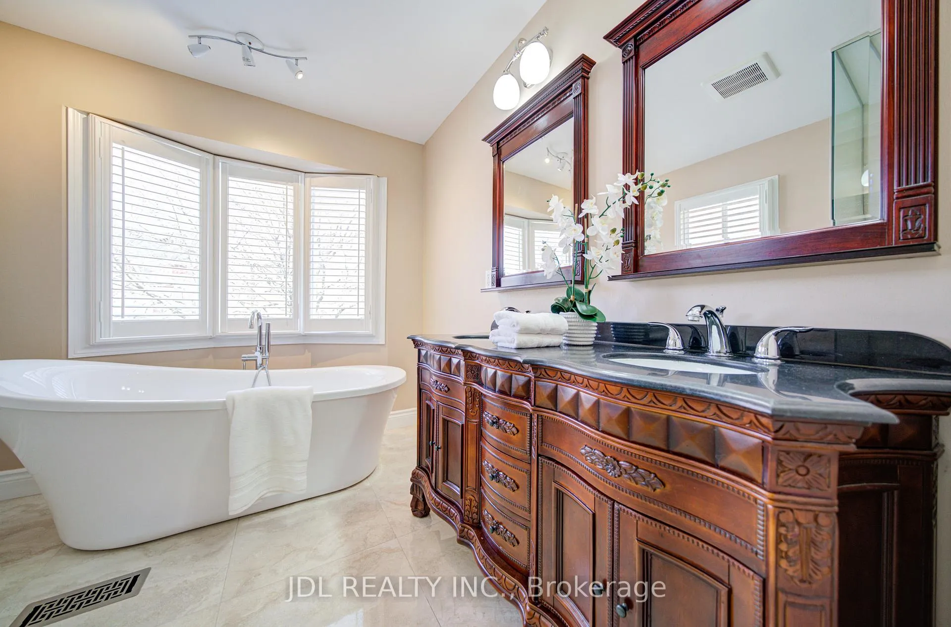 Photo 31 of 50 Summitcrest Drive, Richmond Hill, Devonsleigh — HOMEH
