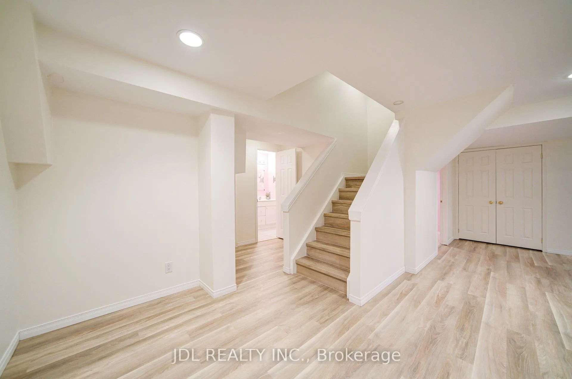 Photo 33 of 50 Summitcrest Drive, Richmond Hill, Devonsleigh — HOMEH