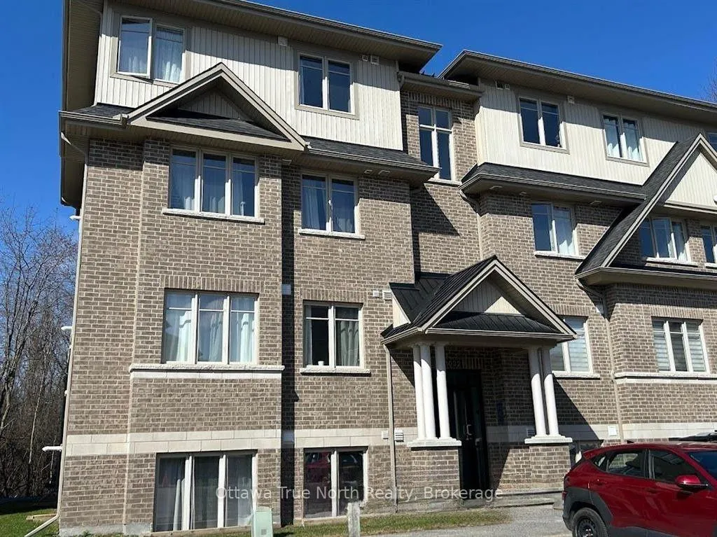 Front of Unit F, 1032 Beryl Private