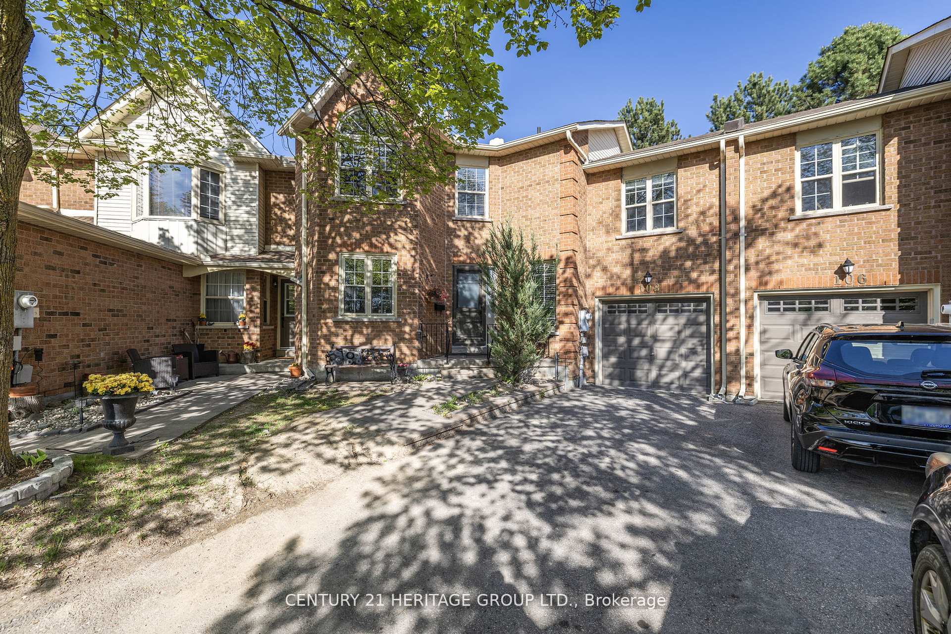 Photo 2 of Unit 44, 108 Ashley Place, Aurora, Aurora Village — HOMEH