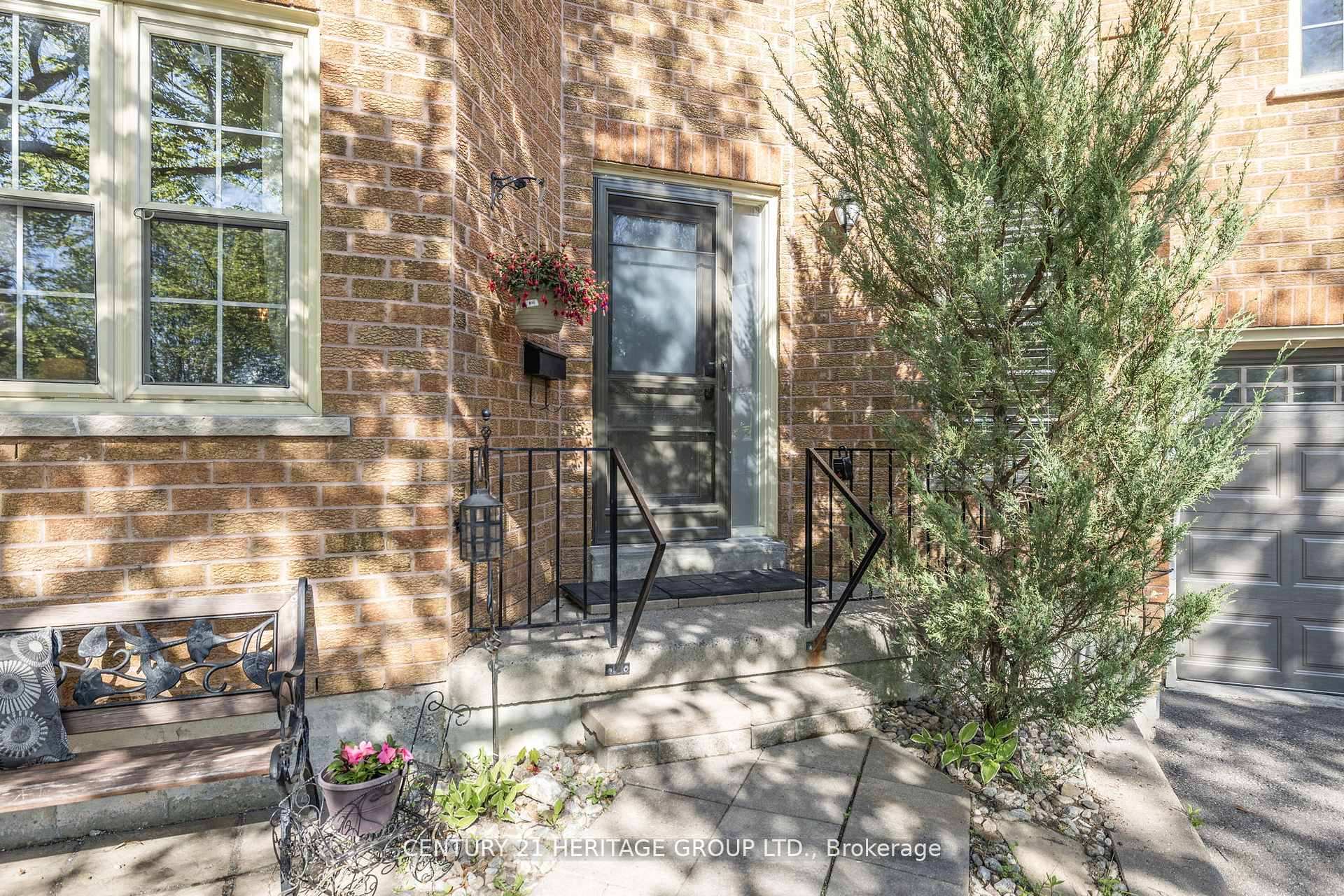 Photo 3 of Unit 44, 108 Ashley Place, Aurora, Aurora Village — HOMEH