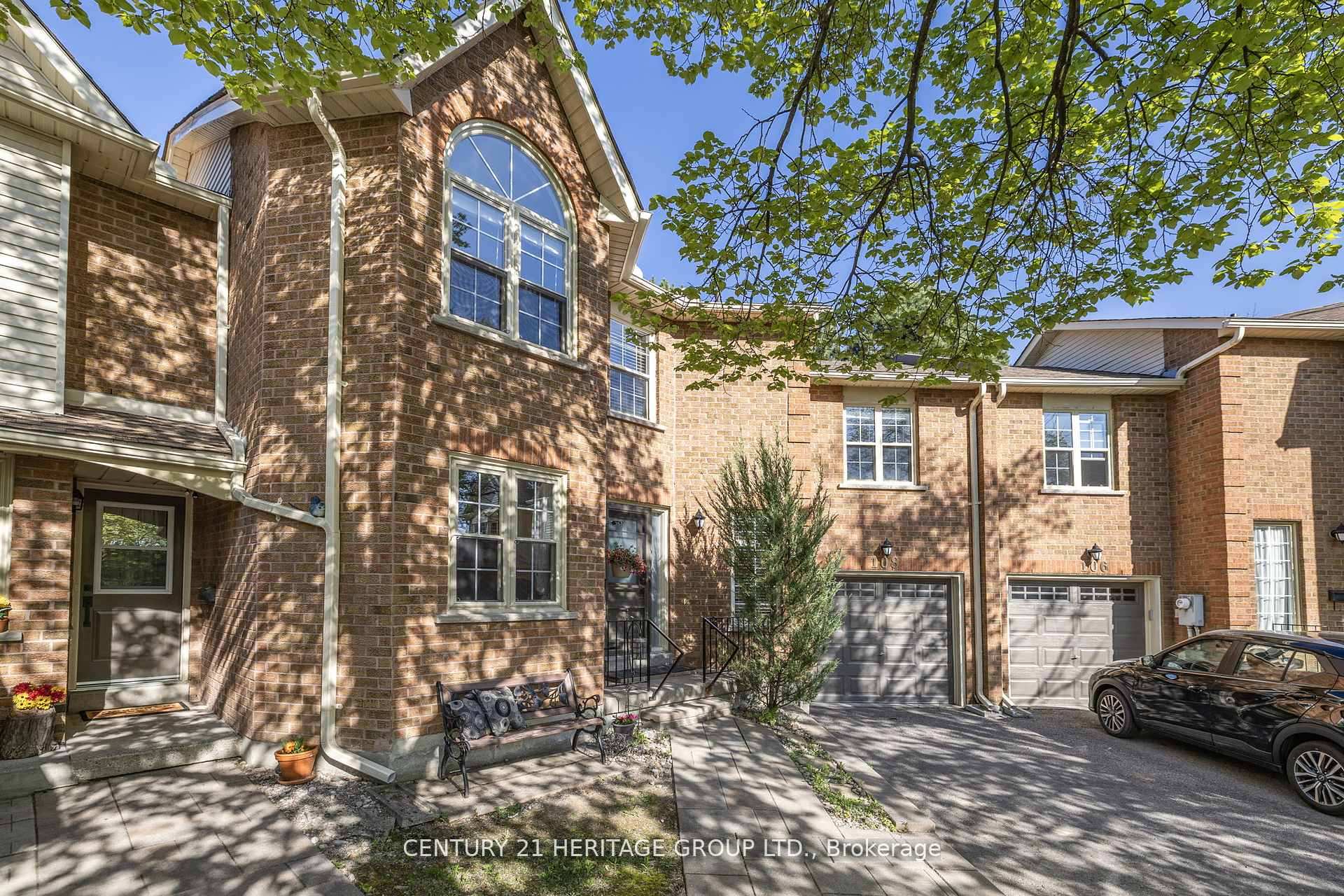 Photo 5 of Unit 44, 108 Ashley Place, Aurora, Aurora Village — HOMEH