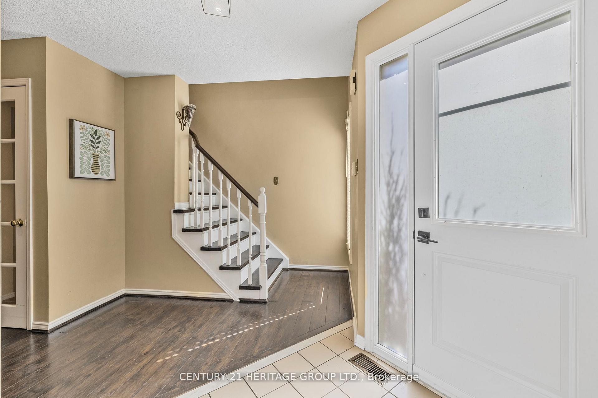 Photo 6 of Unit 44, 108 Ashley Place, Aurora, Aurora Village — HOMEH