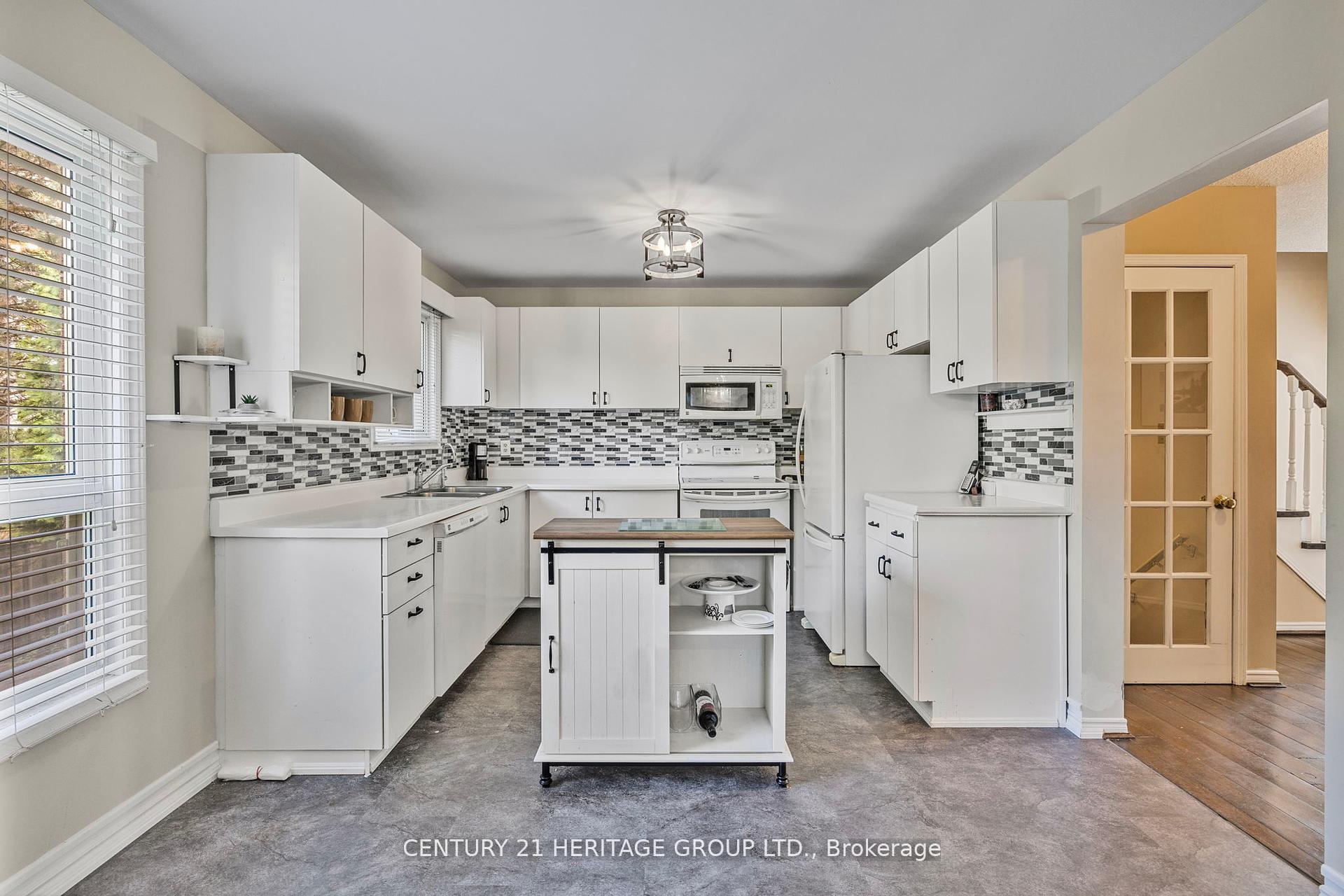 Photo 10 of Unit 44, 108 Ashley Place, Aurora, Aurora Village — HOMEH