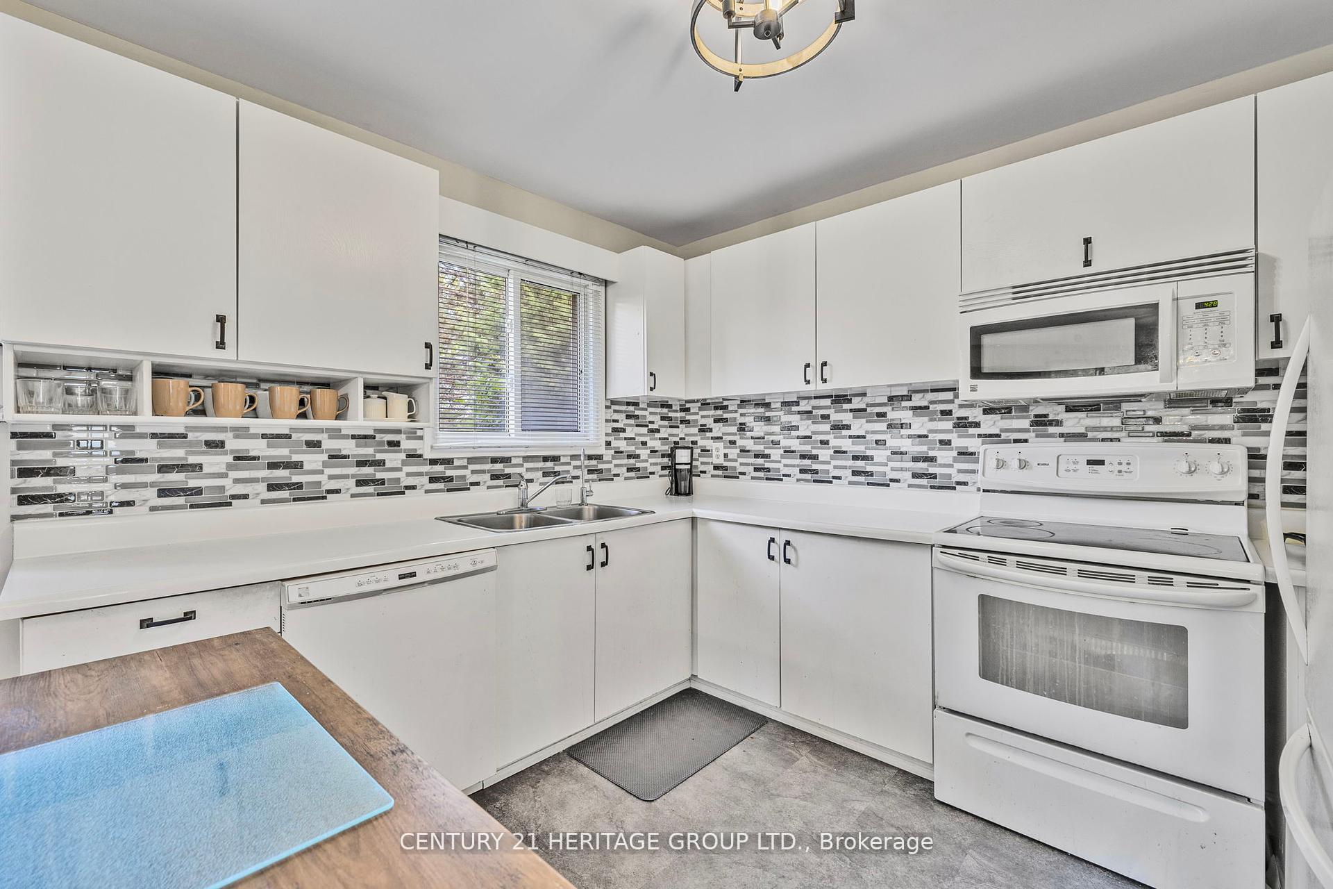 Photo 12 of Unit 44, 108 Ashley Place, Aurora, Aurora Village — HOMEH