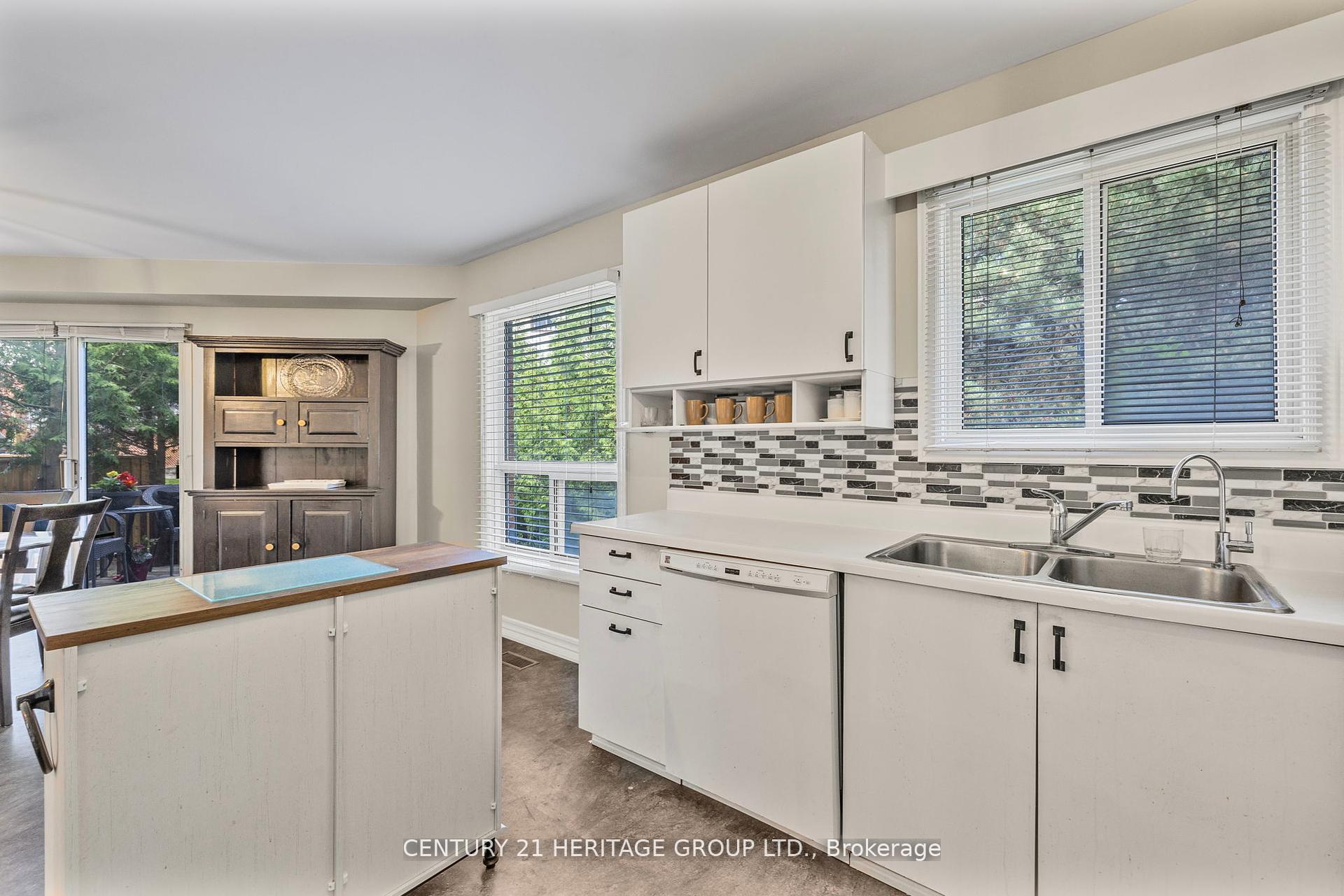 Photo 13 of Unit 44, 108 Ashley Place, Aurora, Aurora Village — HOMEH