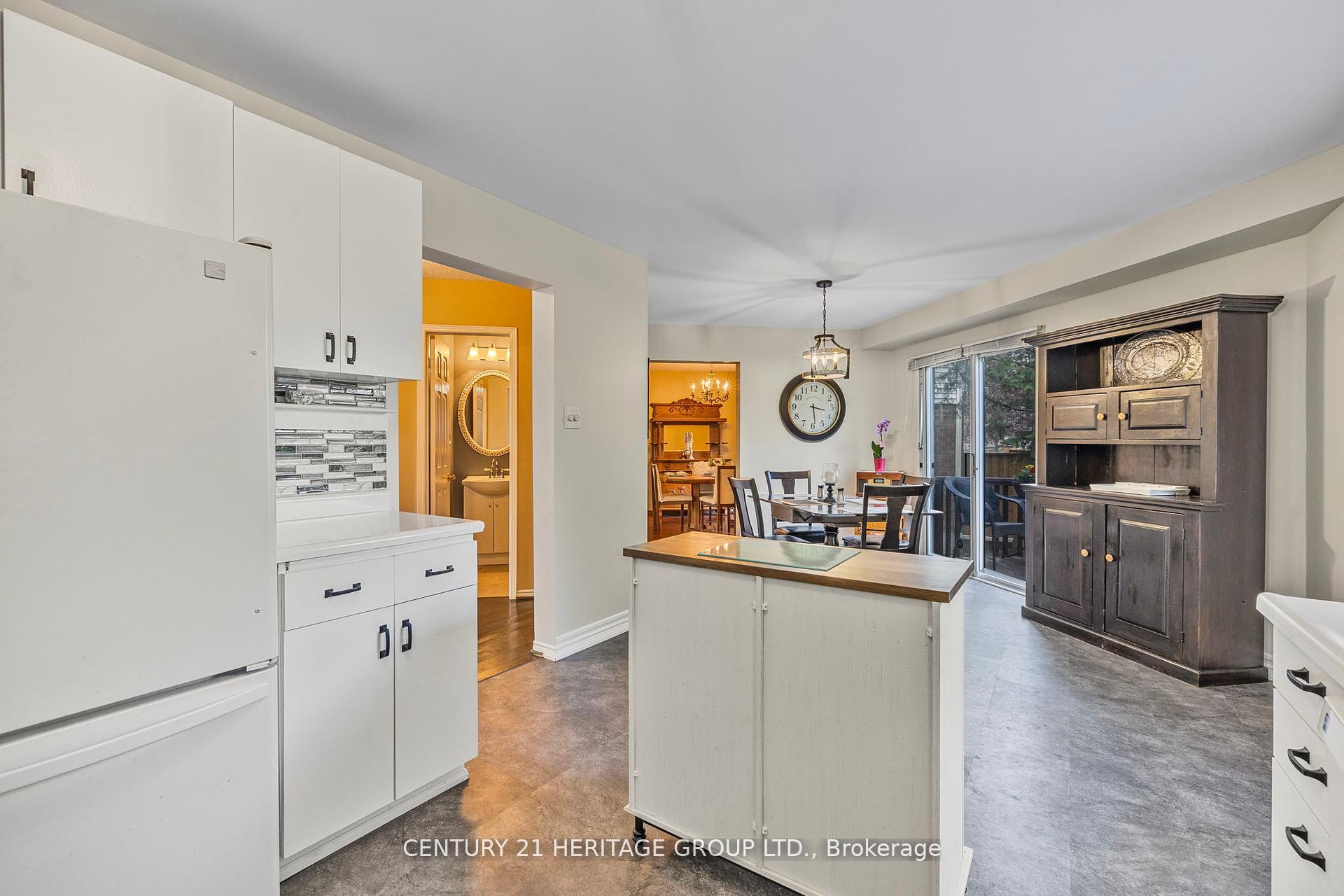 Photo 14 of Unit 44, 108 Ashley Place, Aurora, Aurora Village — HOMEH