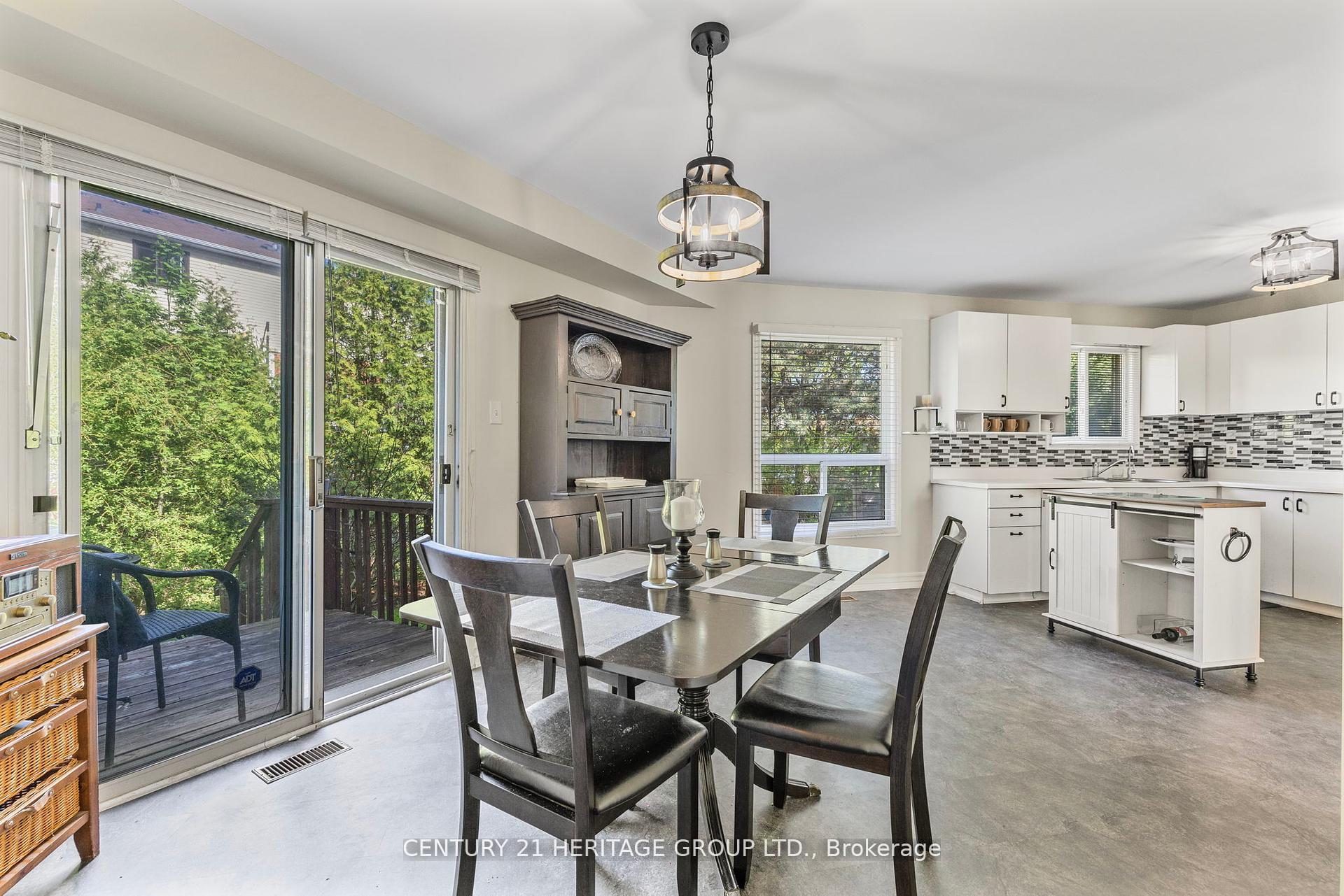 Photo 16 of Unit 44, 108 Ashley Place, Aurora, Aurora Village — HOMEH