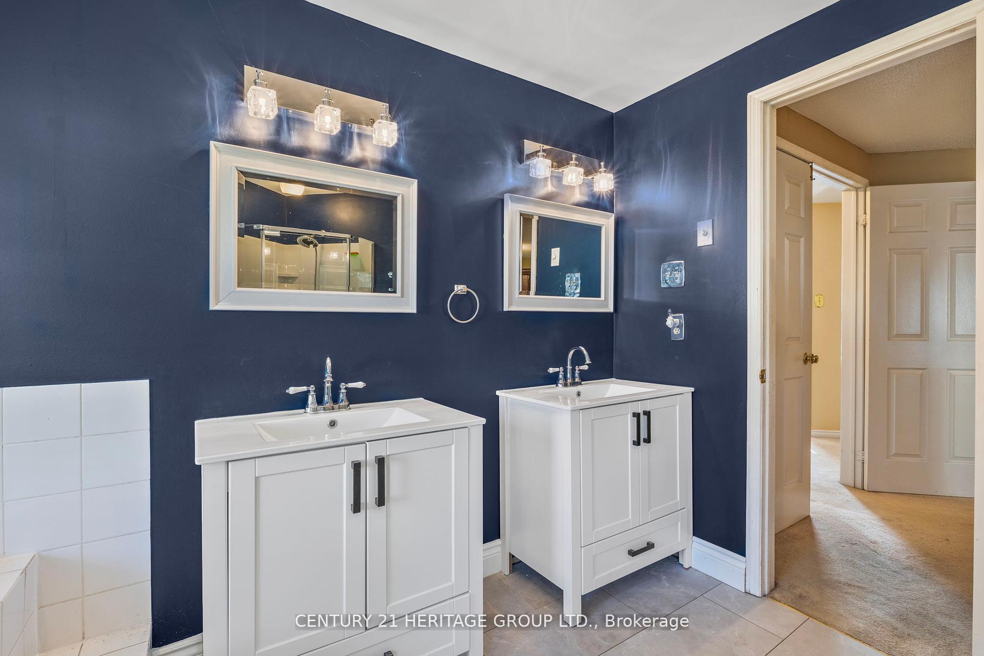 Photo 42 of Unit 44, 108 Ashley Place, Aurora, Aurora Village — HOMEH