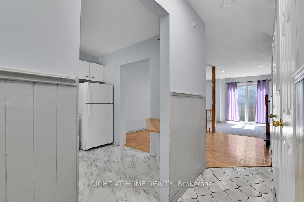 Photo 3 of 1441 Perez Crescent, Ottawa, Carson Grove — HOMEH