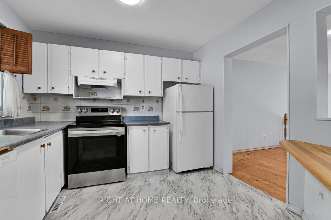 Photo 5 of 1441 Perez Crescent, Ottawa, Carson Grove — HOMEH
