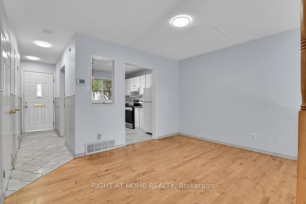 Photo 6 of 1441 Perez Crescent, Ottawa, Carson Grove — HOMEH
