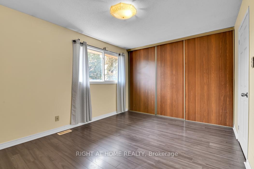 Photo 13 of 1441 Perez Crescent, Ottawa, Carson Grove — HOMEH