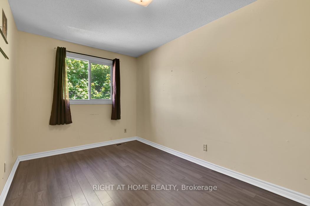 Photo 15 of 1441 Perez Crescent, Ottawa, Carson Grove — HOMEH