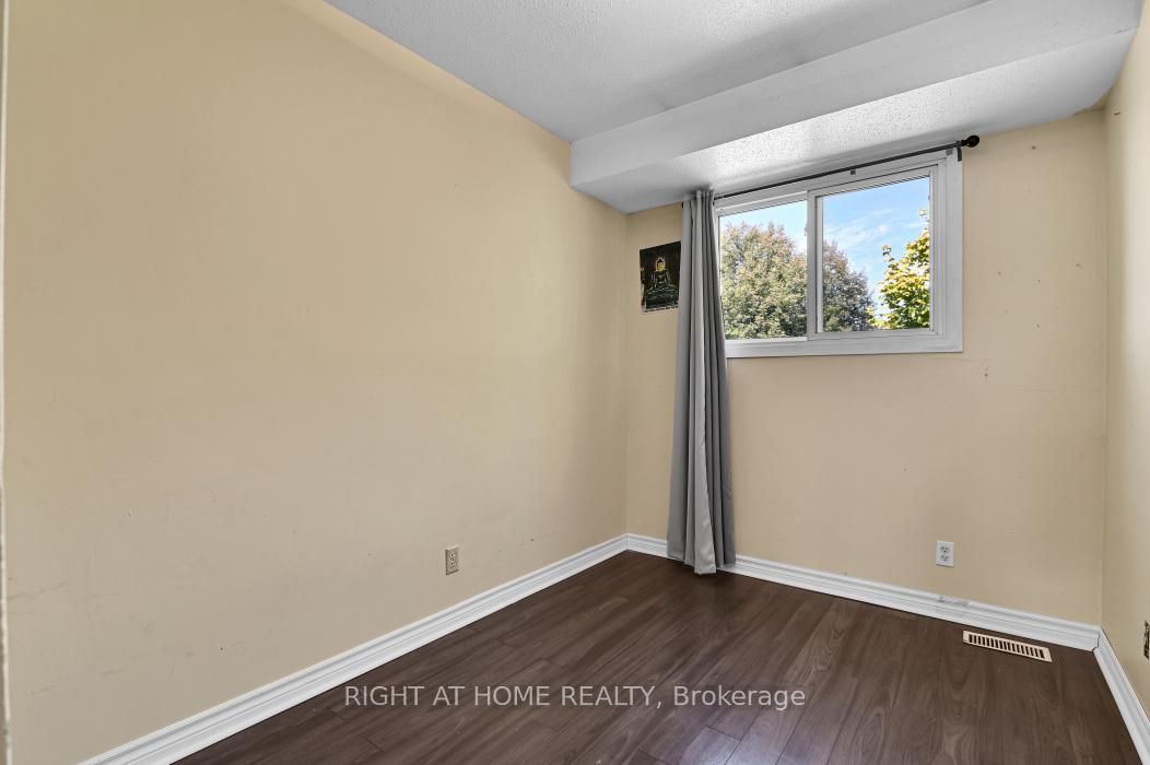 Photo 17 of 1441 Perez Crescent, Ottawa, Carson Grove — HOMEH