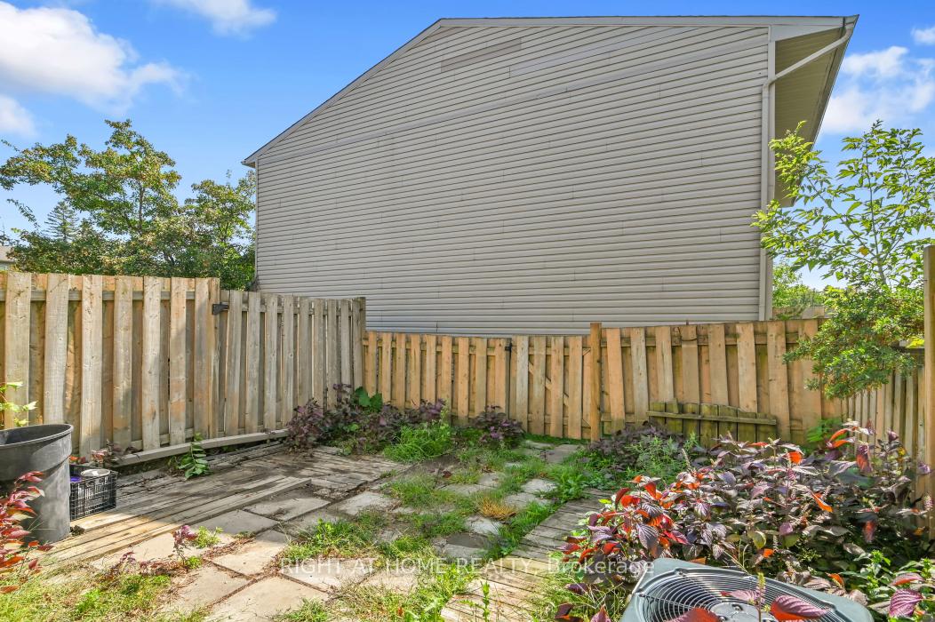 Photo 22 of 1441 Perez Crescent, Ottawa, Carson Grove — HOMEH