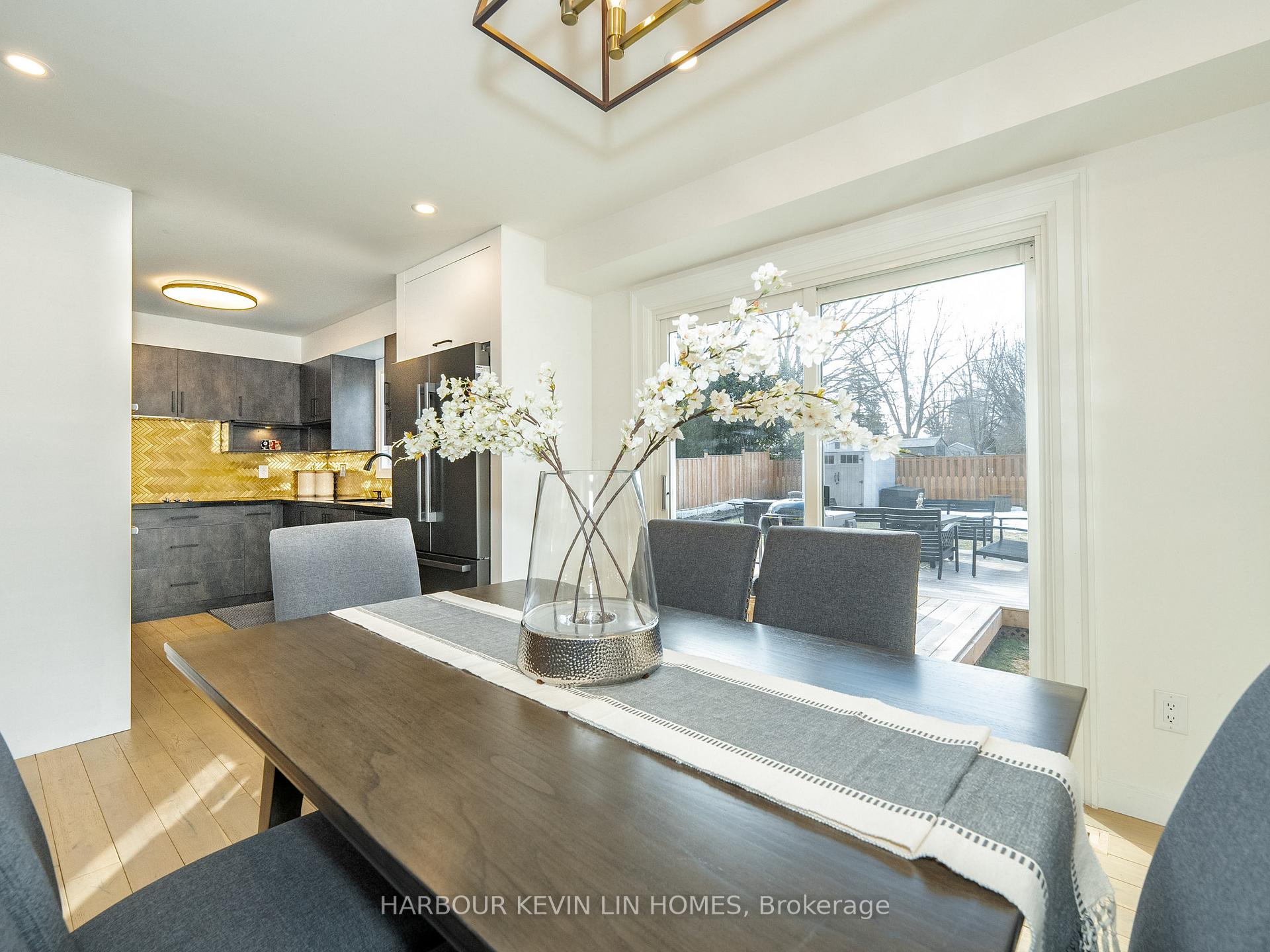 Photo 8 of 7 Cossar Drive, Aurora, Aurora Highlands — HOMEH