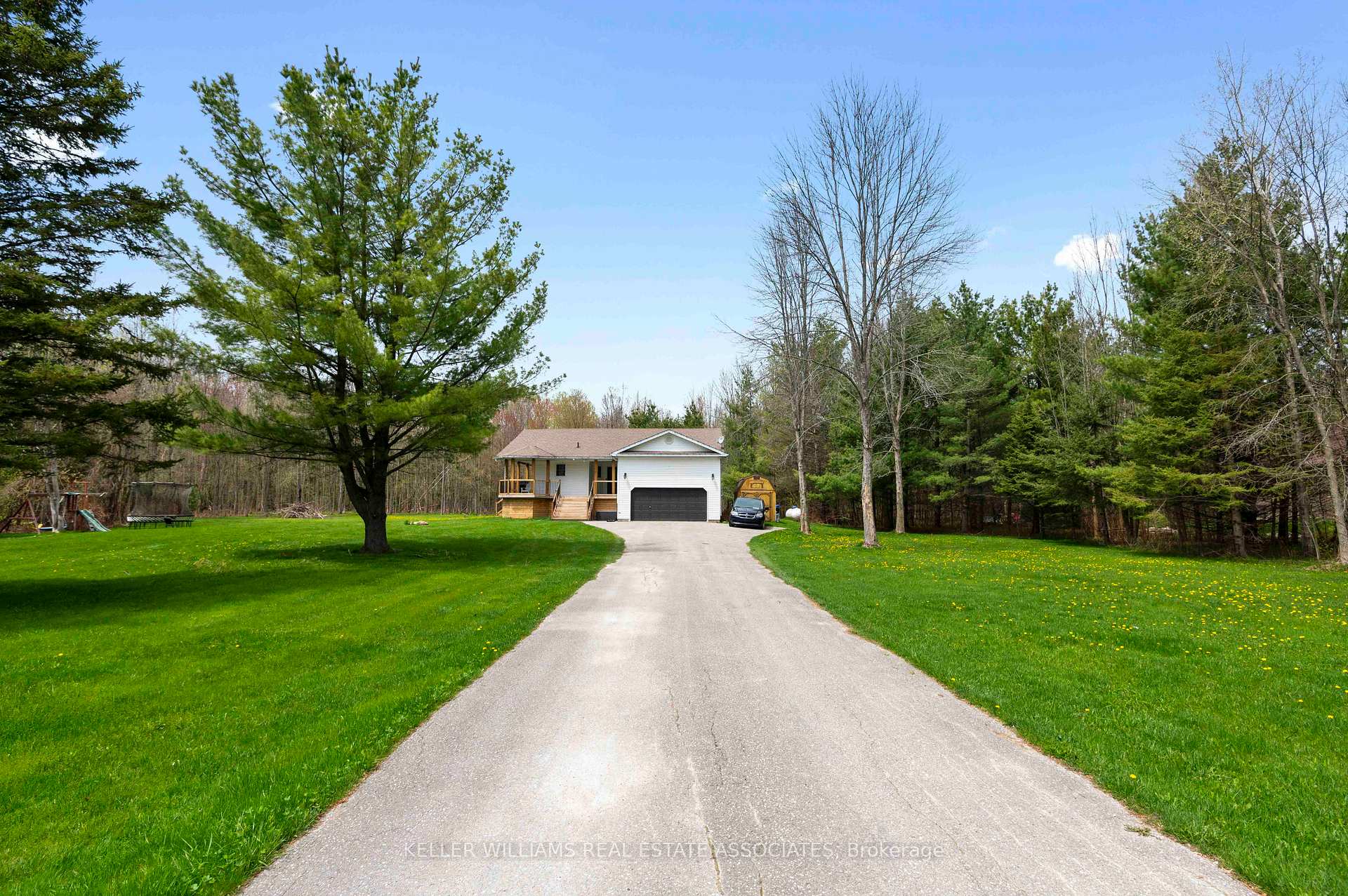 Photo 2 of 2554 Creemore Avenue, Clearview, Rural Clearview — HOMEH