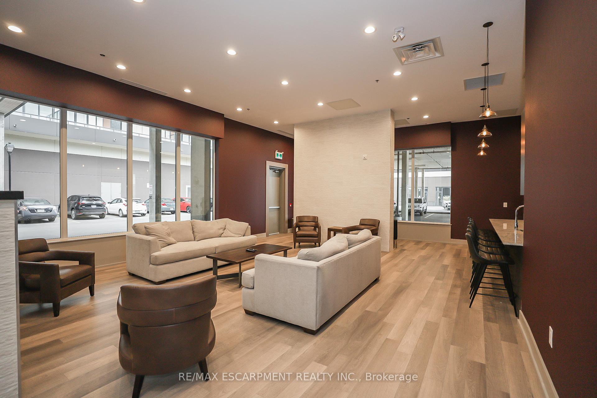 Photo 4 of Unit 605, 560 North Service Road, Grimsby, Grimsby Beach — HOMEH