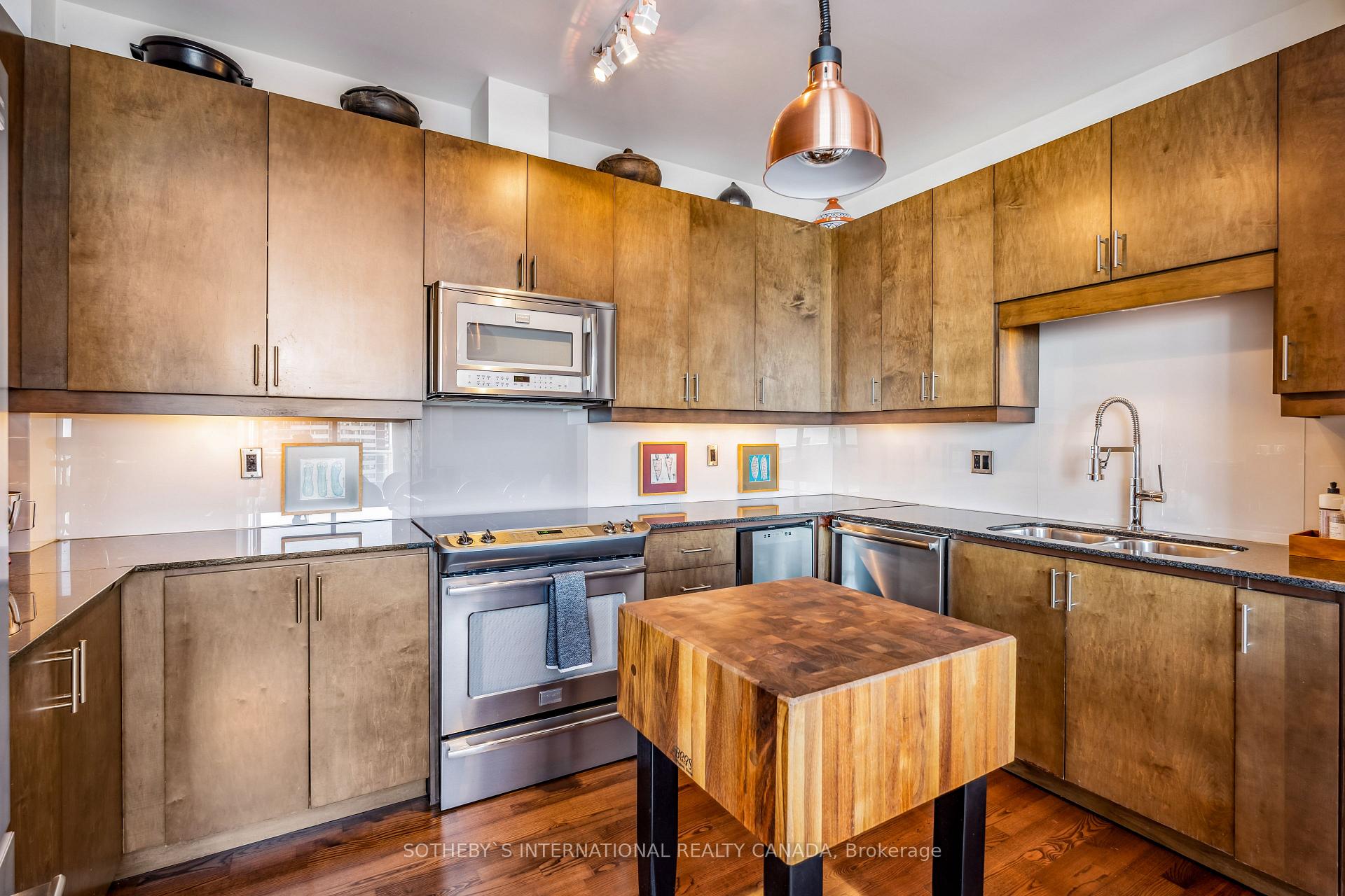 Photo 8 of Unit PH 2, 285 Mutual Street, Toronto, Church-Yonge Corridor — HOMEH