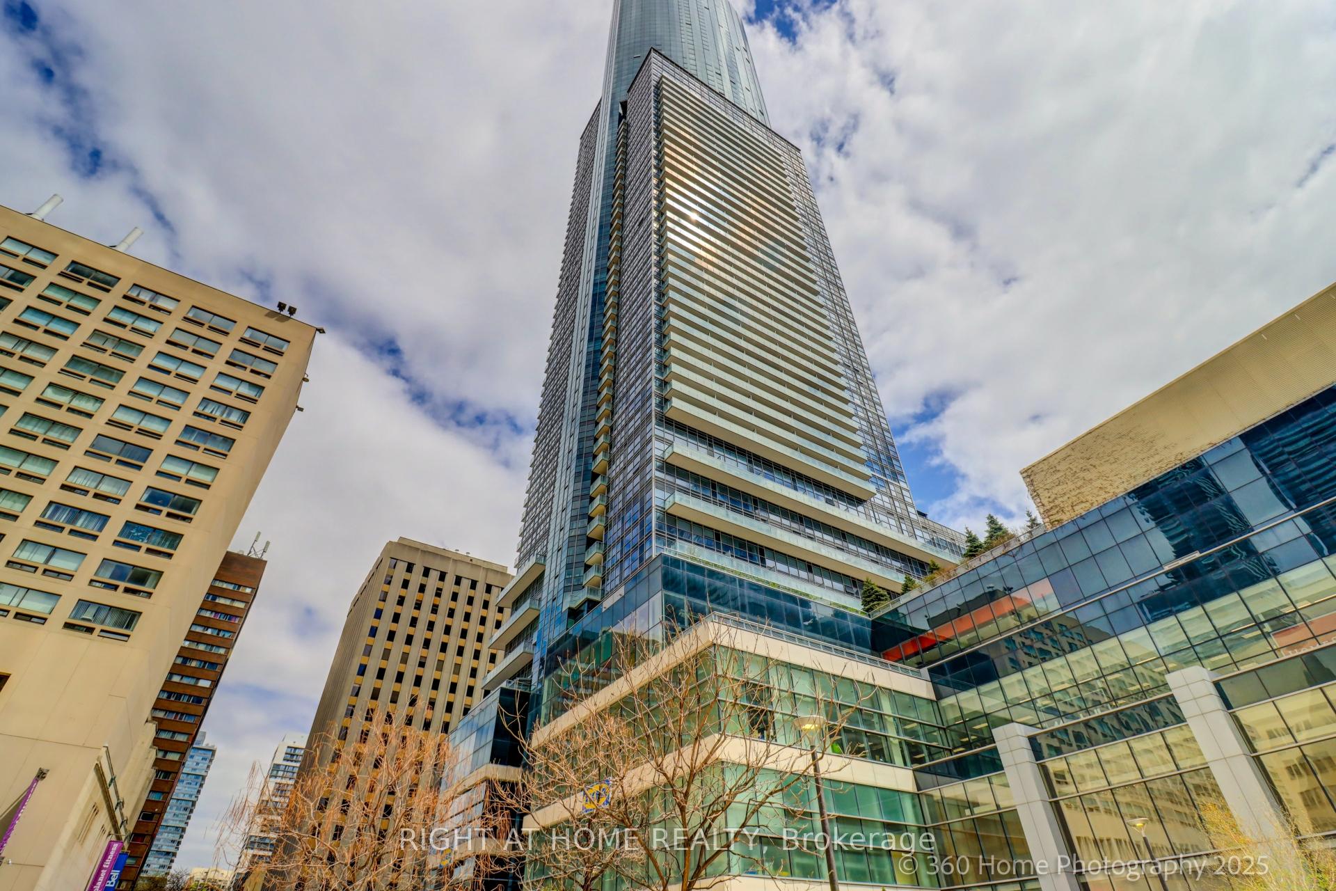 Front of Unit 2513, 386 Yonge Street