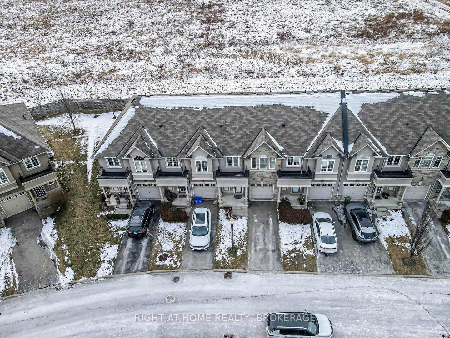 Photo 2 of Unit 9, 370 Stonehenge Drive, Hamilton, Meadowlands — HOMEH