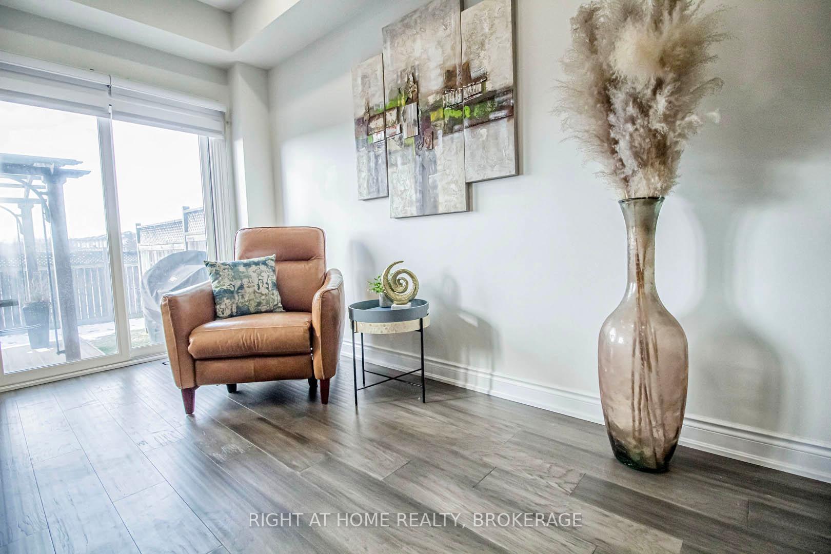 Photo 8 of Unit 9, 370 Stonehenge Drive, Hamilton, Meadowlands — HOMEH