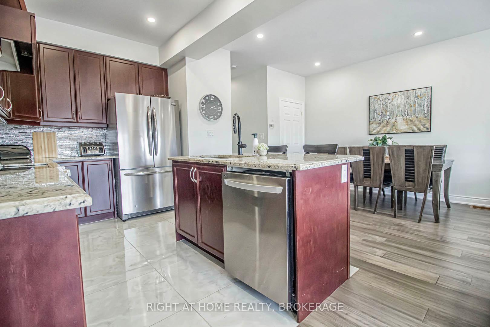 Photo 12 of Unit 9, 370 Stonehenge Drive, Hamilton, Meadowlands — HOMEH