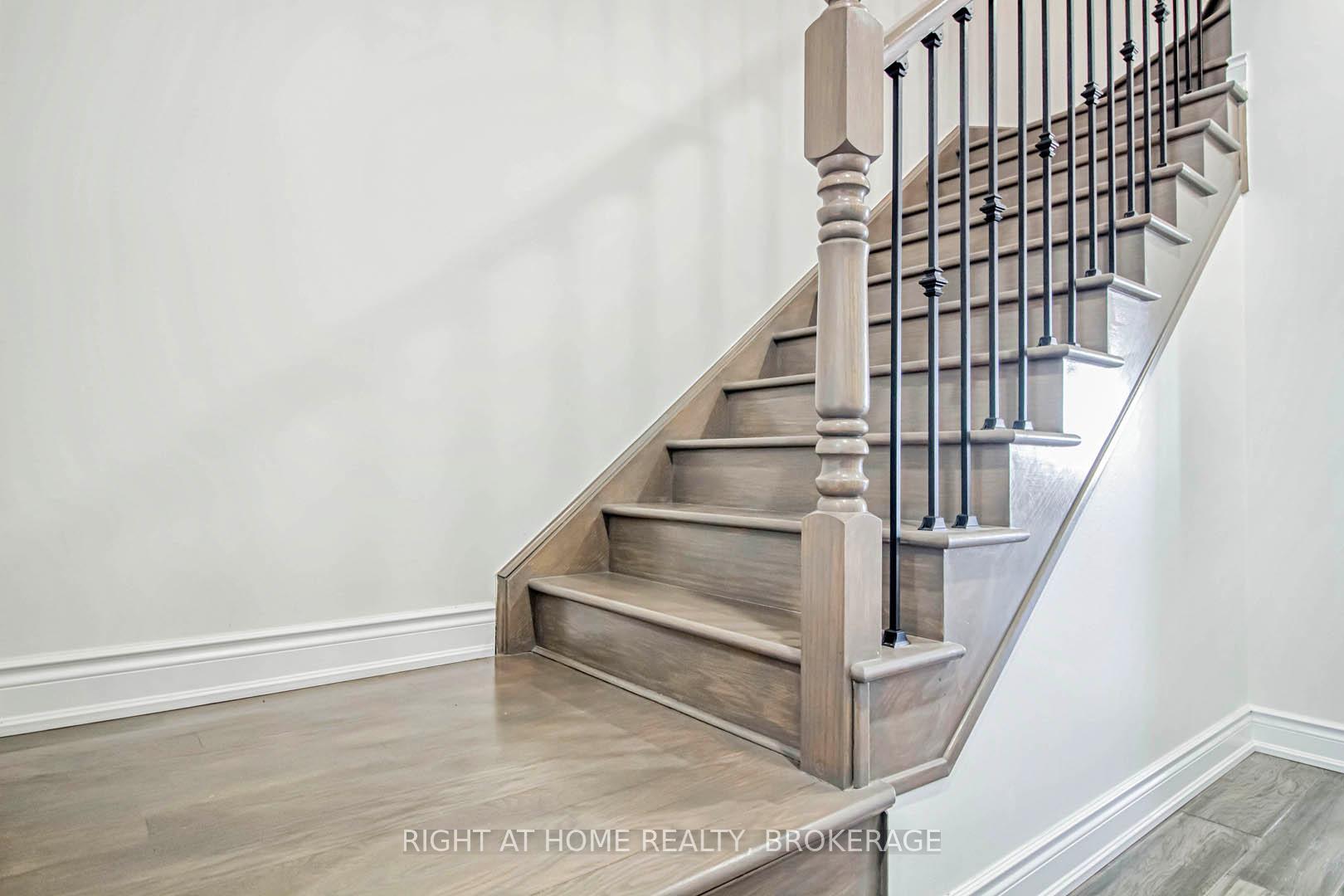 Photo 15 of Unit 9, 370 Stonehenge Drive, Hamilton, Meadowlands — HOMEH